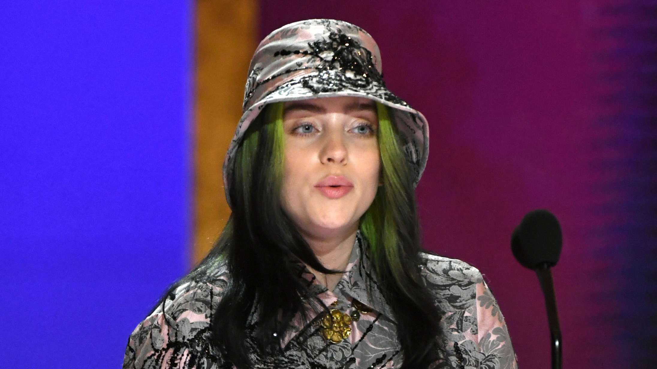 Billie Eilish giver efter for konspirationsteorier: Det var en paryk!