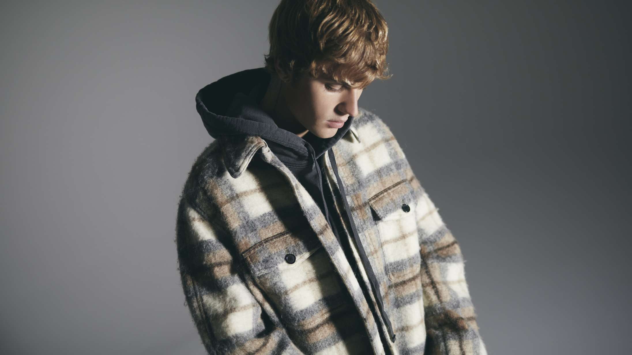 Justin Bieber tager afstand fra H&M’s nye Bieber-merch: »Det er skrald. Lad være med at købe det«