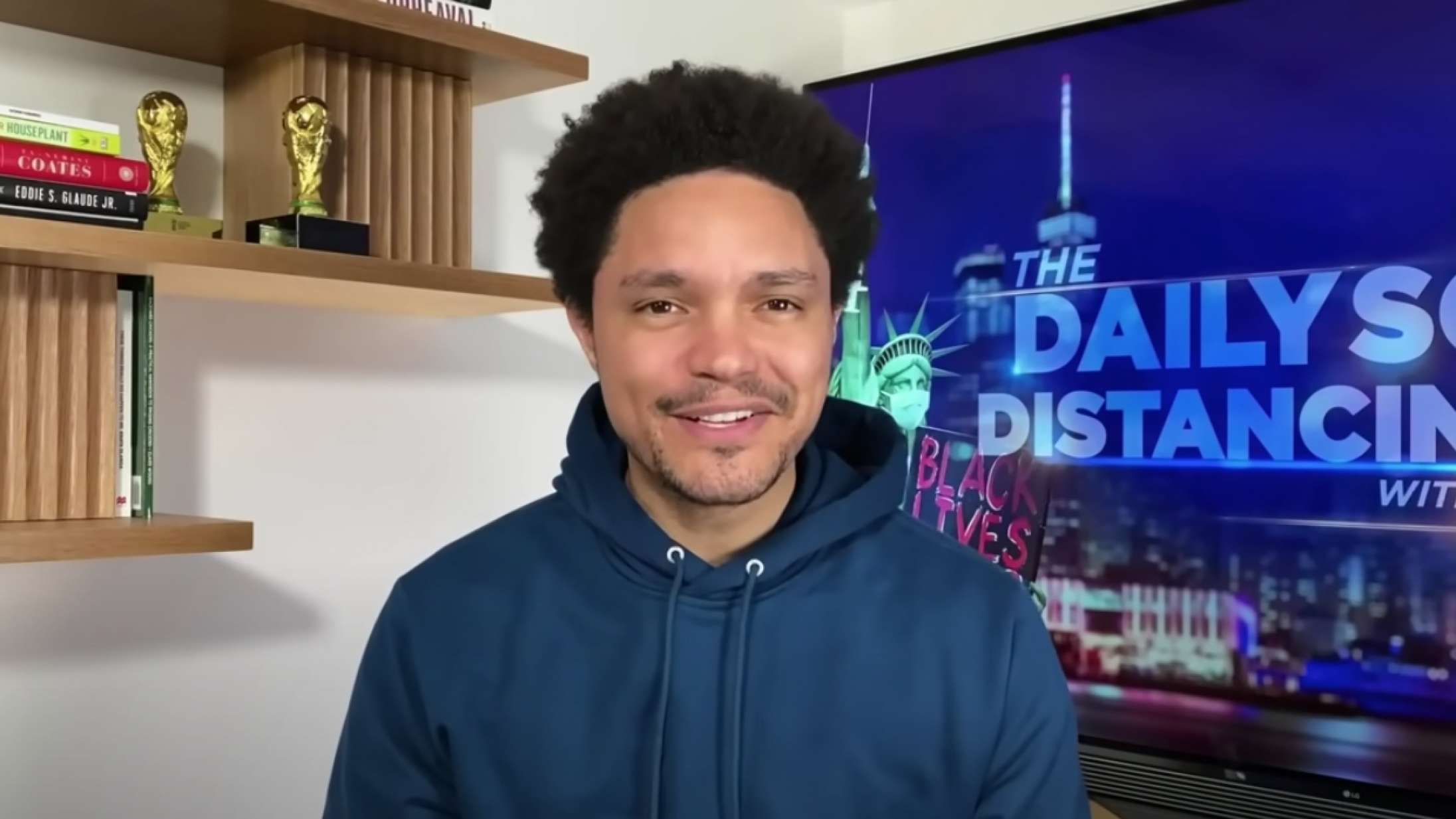 Trevor Noah kalder Biden ud for at bruge N-ordet om folk i Texas: »Neandertalere«