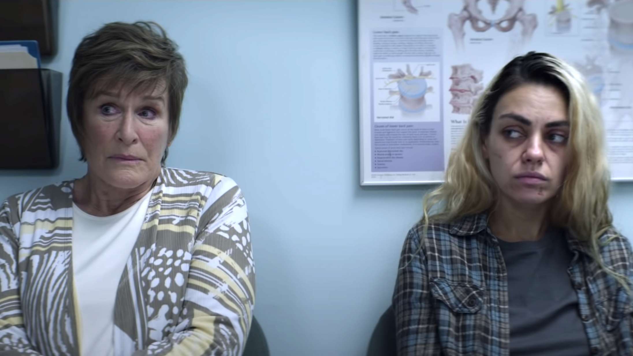 Se traileren til følelsesladet misbrugsdrama med Mila Kunis og Glenn Close