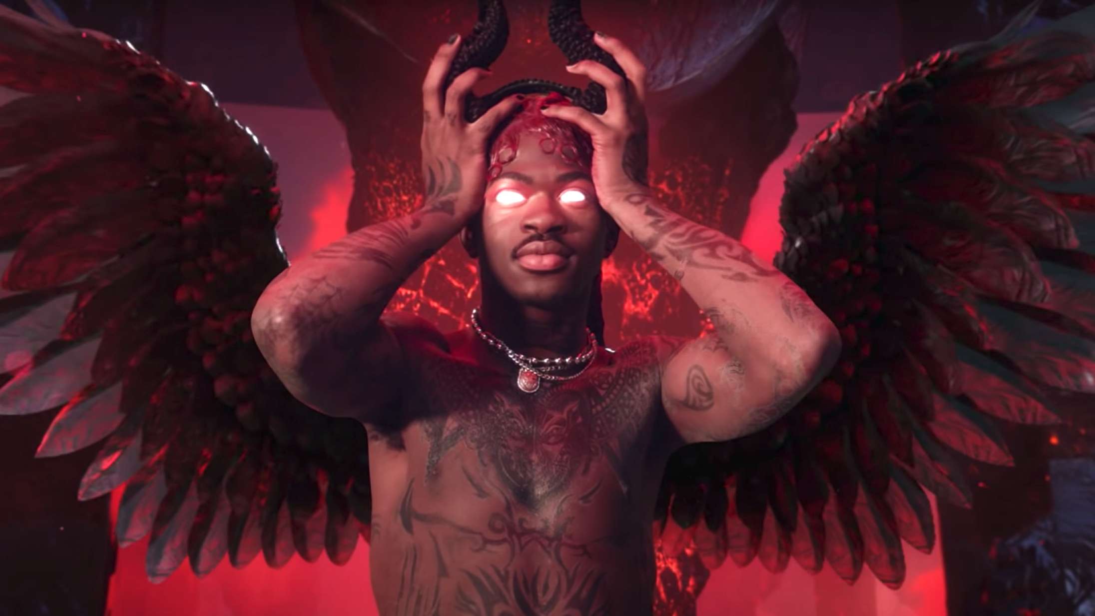 Lil Nas X giver djævlen en lapdance i vild ny musikvideo