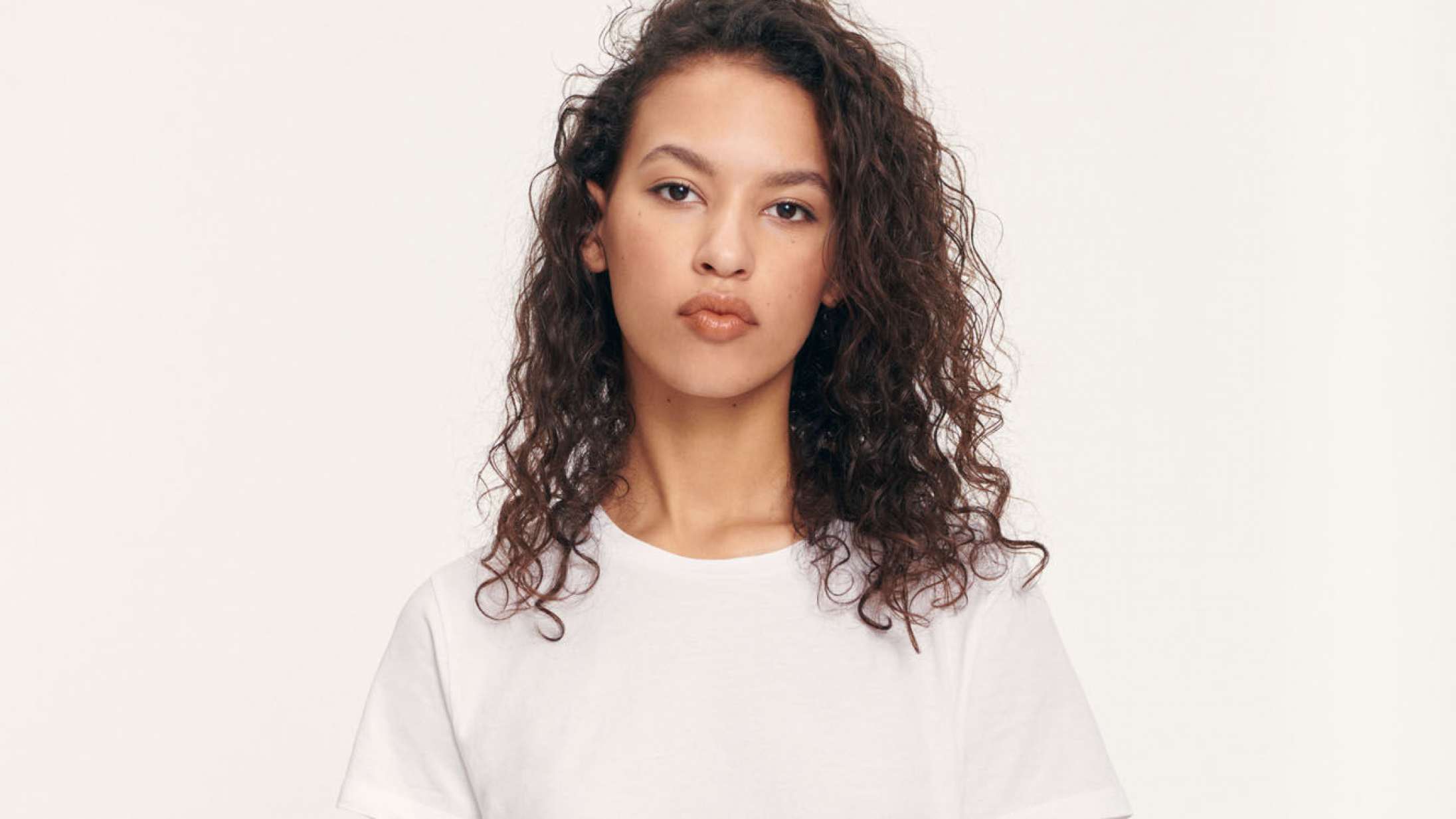 Sådan undgår du endnu et dårligt t-shirts-køb – og øger dens levetid