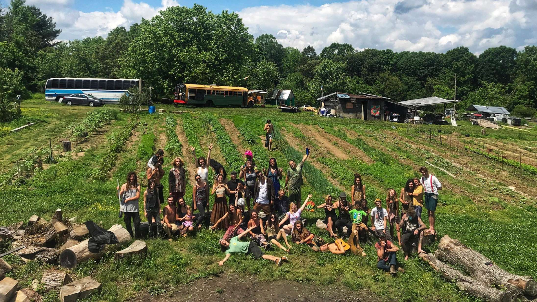 Det nye Jonestown? Fællesskab skaber kontrovers på TikTok – men er også et antikapitalistisk modsvar på året 2020