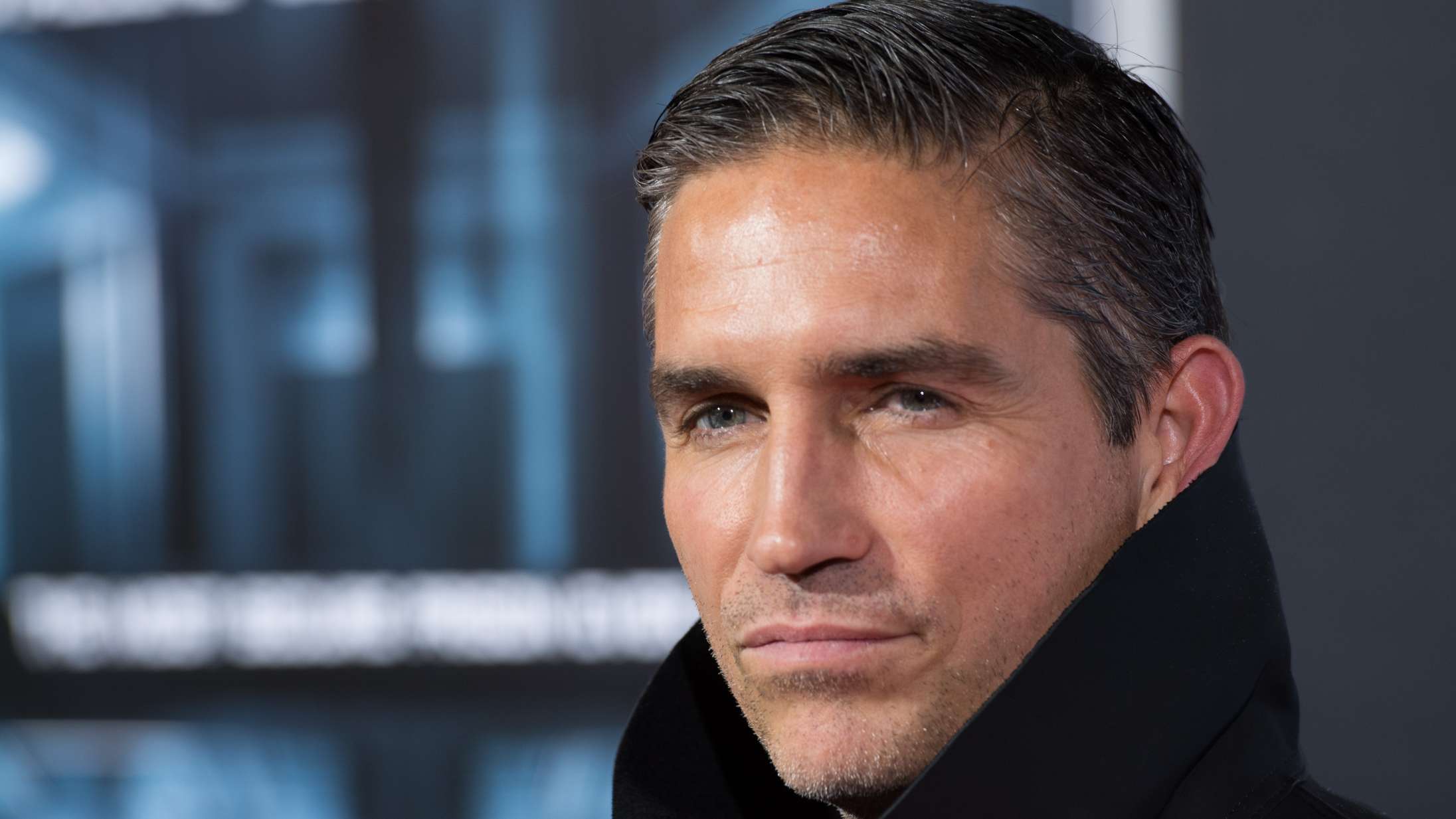 Mel Gibsons Jesus-stjerne springer ud som QAnon-fanatiker