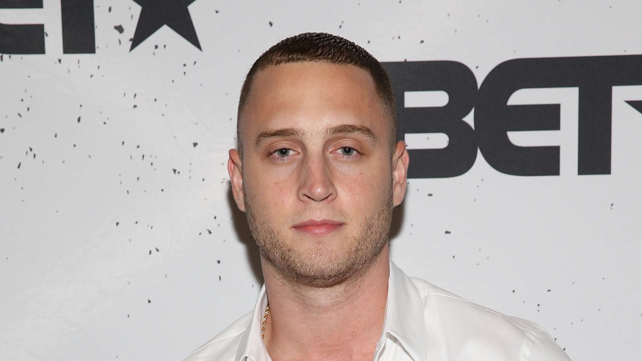 Vent, går Chet Hanks nu tiggergang hos sine fans?