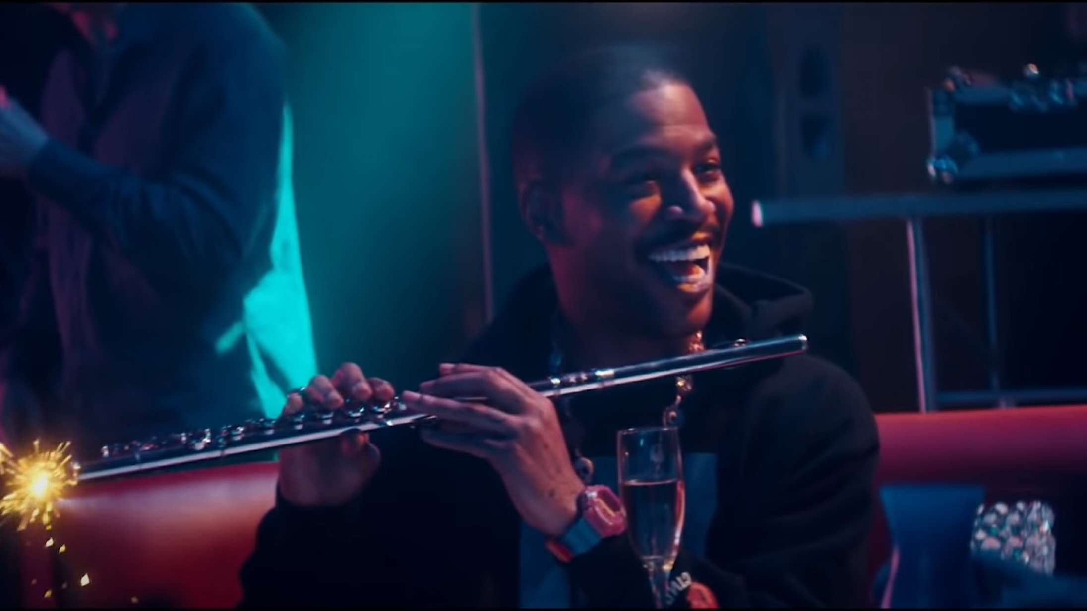 Kid Cudi og Timothée Chalamet er vilde med fløjter (!) i underligt elskværdig ‘SNL’-spoof