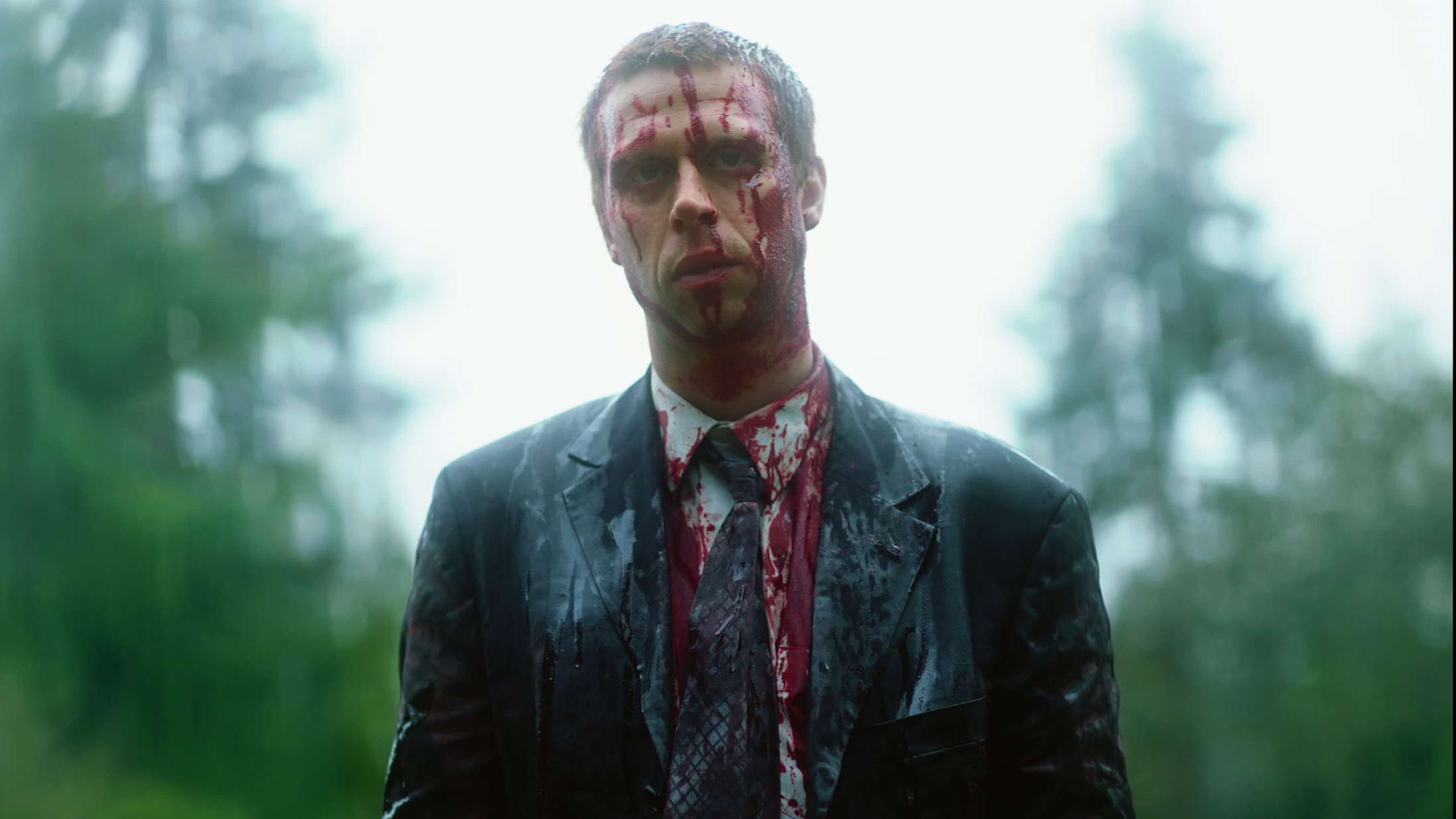 Goss forbløder langsomt i musikvideoen til ‘Mad Man’