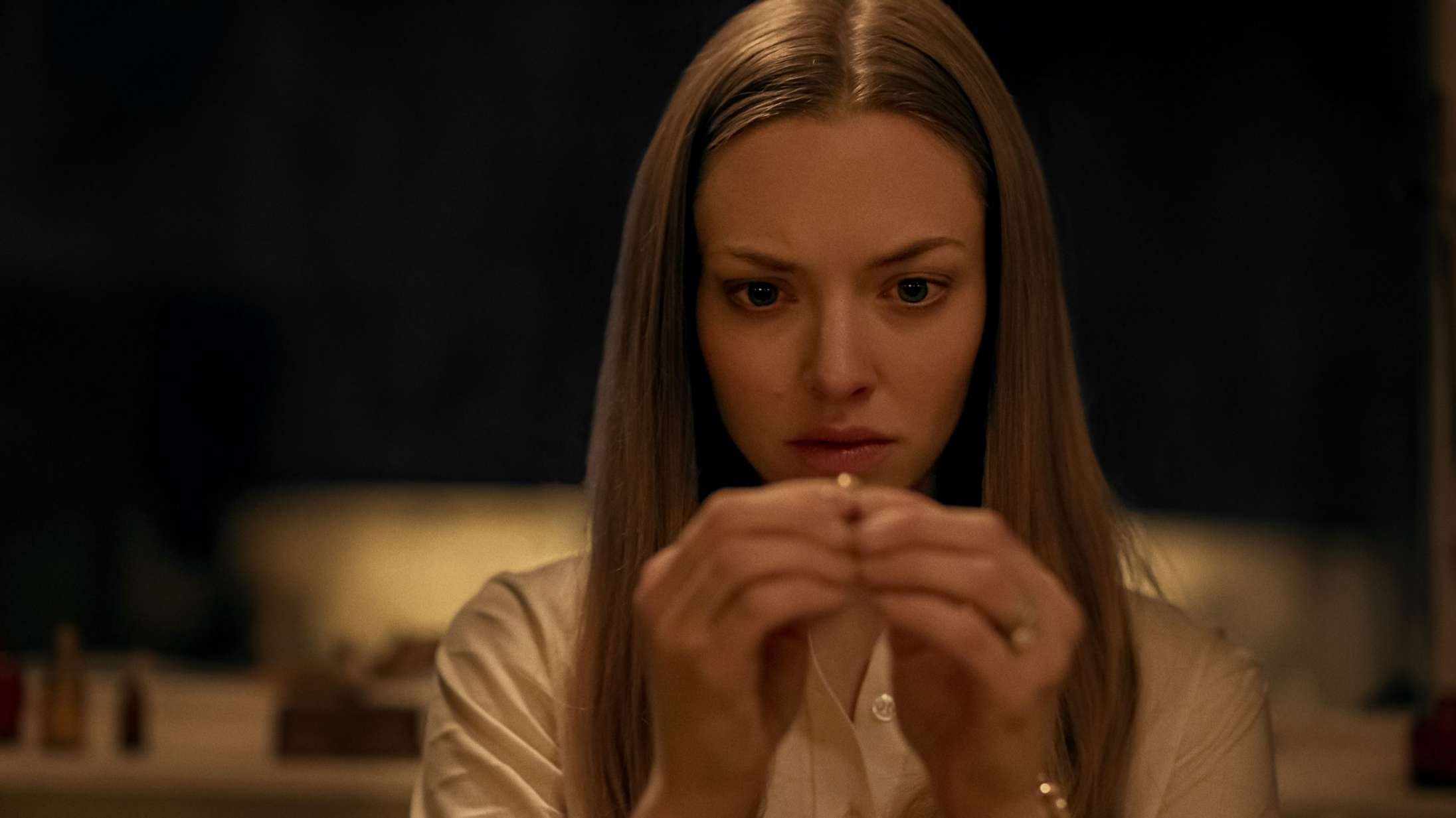 Amanda Seyfried flytter ind i et hjemsøgt hus i første trailer til Netflix-gyseren ‘Things Heard & Seen’
