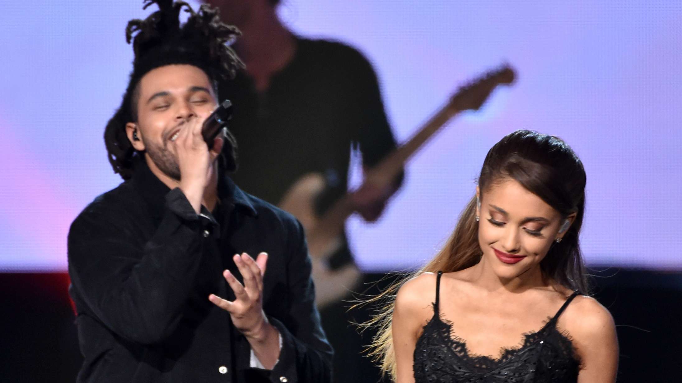 Hvad er det, The Weeknd og Ariana Grande teaser på sociale medier?