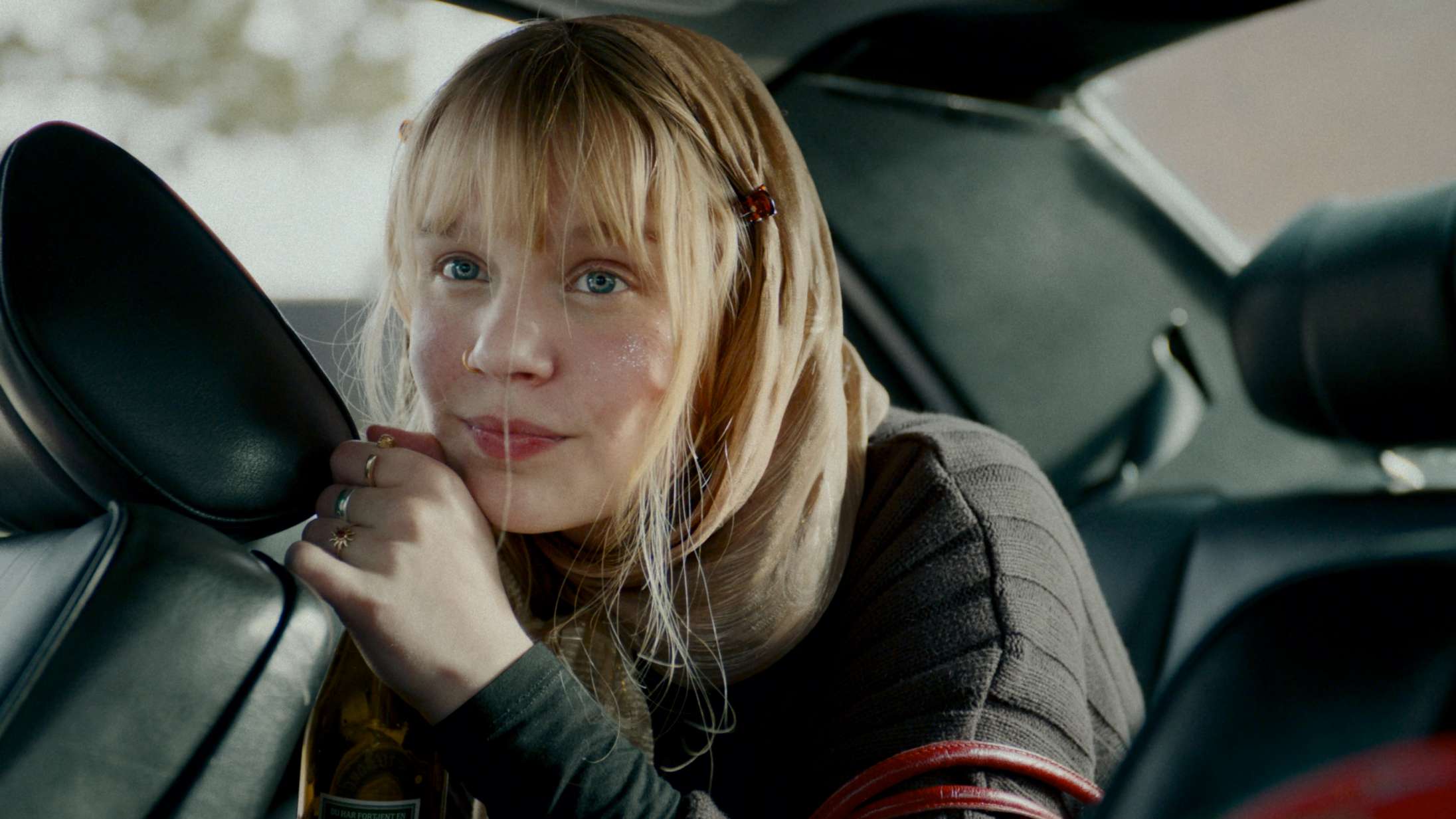 Jonas Risvig laver farverig serie om danske gymnasieelever – se traileren til ‘Nylon’ her