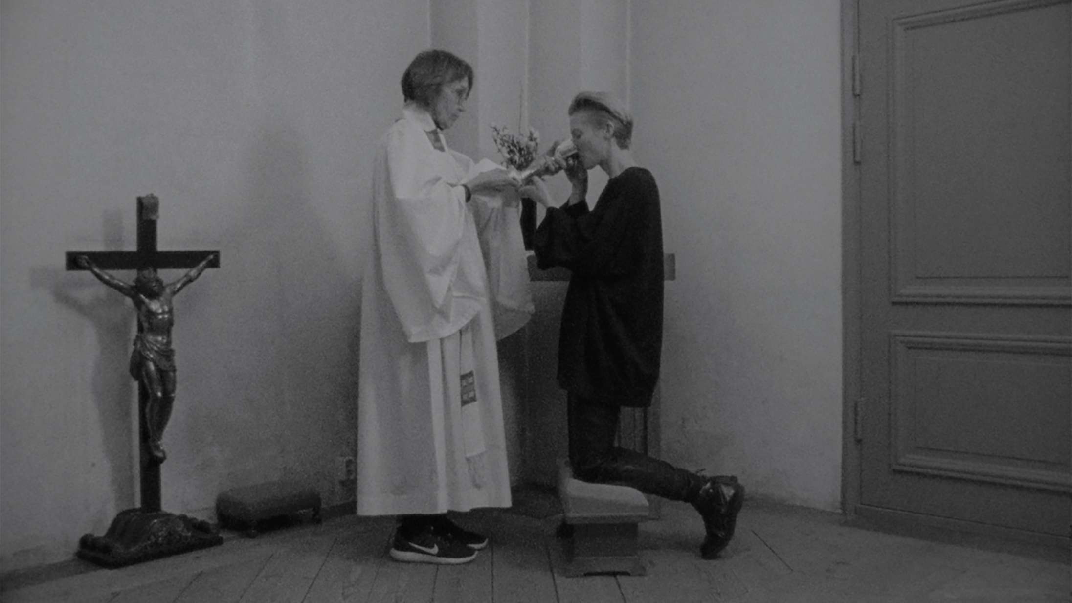 ’Passion’: Filmskaber svinger selv pisken i dokumentar om BDSM-sex og Gud