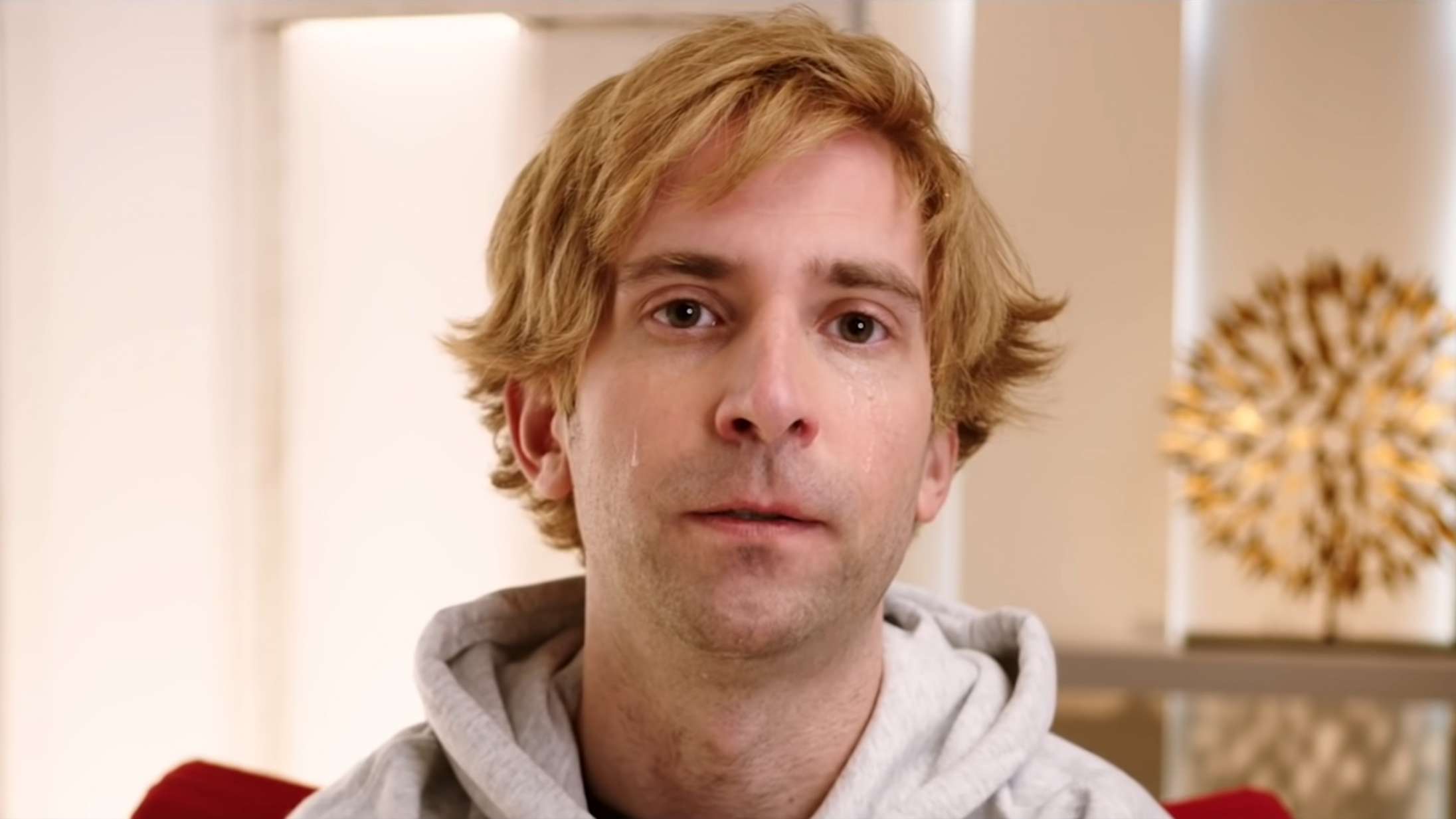 ‘Saturday Night Live’ tager tykt pis på David Dobriks YouTube-undskyldninger efter voldtægtsanklager