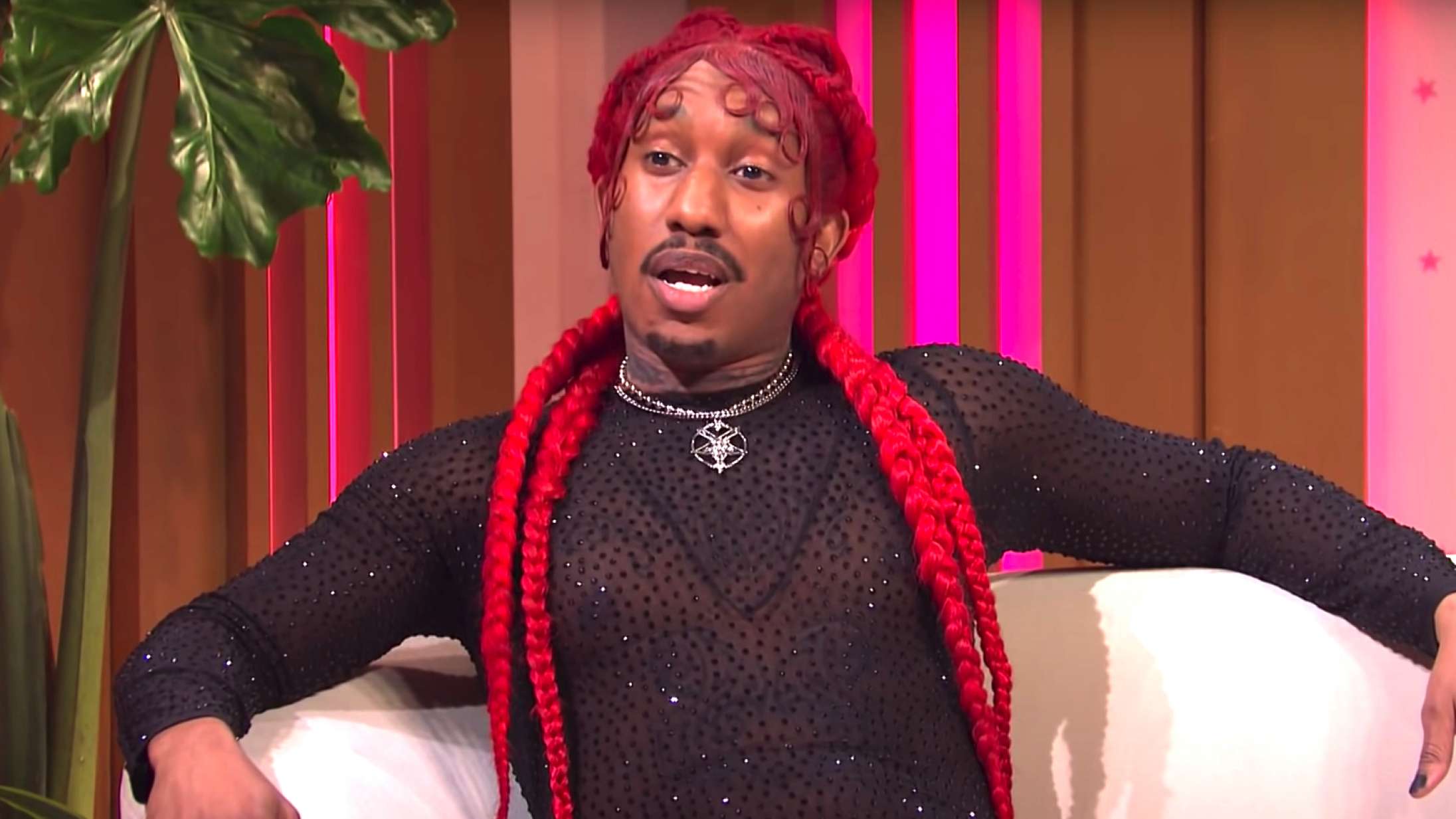 Gud får en lapdance i ‘SNL’s ‘Montero’-sketch – den virkelige Lil Nas X reagerer