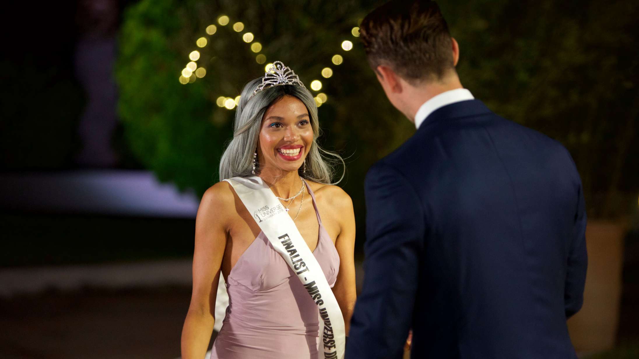 Det danske ’Bachelor’ er i gang – og to deltagere vækker allerede opsigt