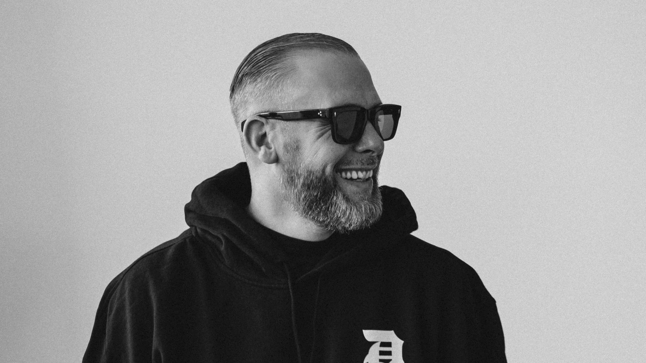 L.O.C. udgiver fem nye sange – den ene gæst er »pigeglad, og det er jeg også«, siger rapperen