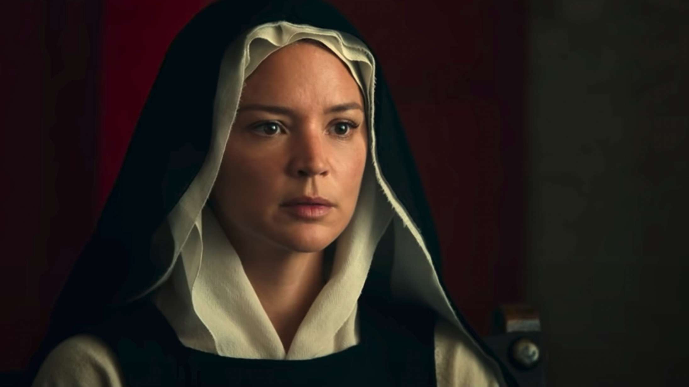 Instruktøren bag ‘RoboCop’ og ‘Basic Instinct’ er tilbage med erotisk nonneromance – se traileren til ‘Benedetta’