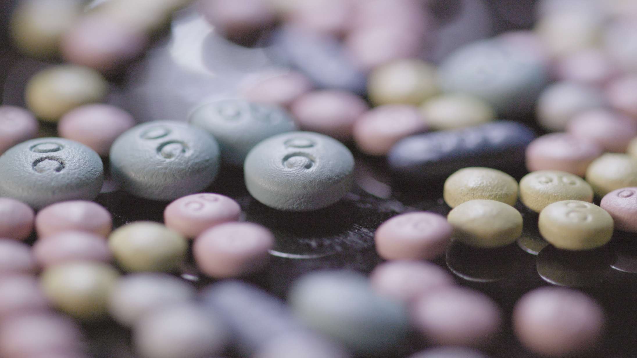 Ny HBO-dokumentar om gigantisk amerikansk skandale: »Folk døde til højre og venstre – og firmaerne blev ved med at producere«