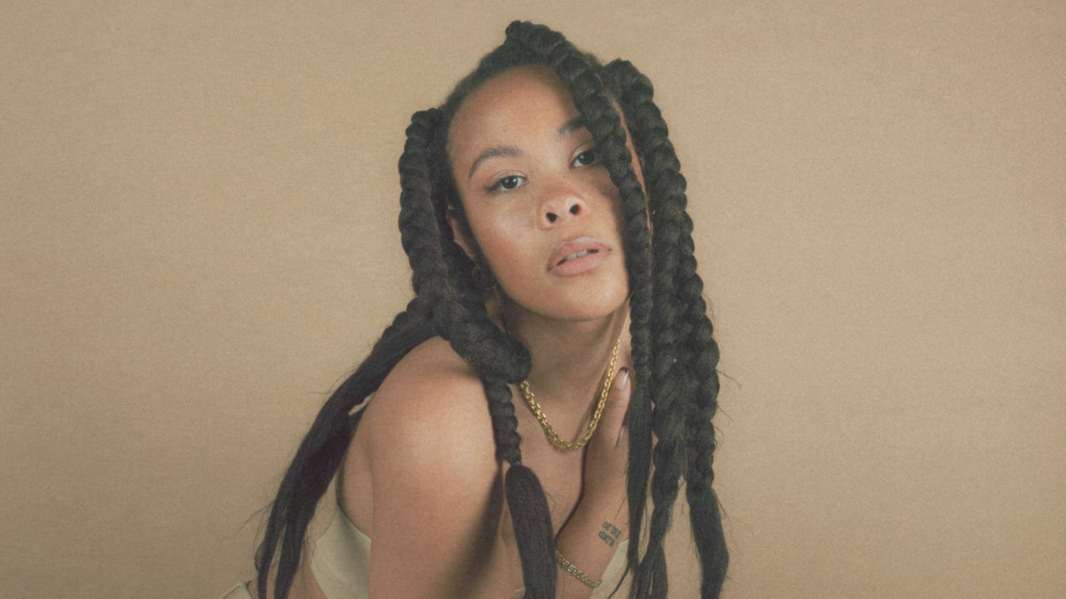 Poptalentet Bathsheba laver musik om det svigt, hun oplevede som barn: »Jeg begyndte at græde flere gange under indspilningerne«