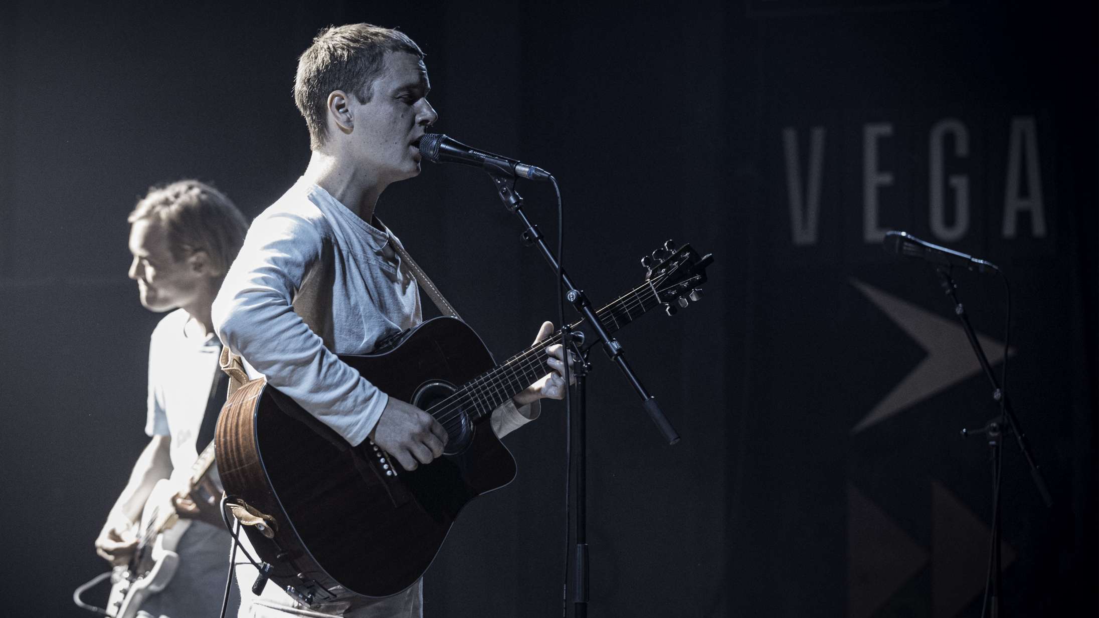 First Flushs velklingende ‘Fjorden’-sange kørte som smurt i Store Vega – og så havde de et Gilli-trick i ærmet