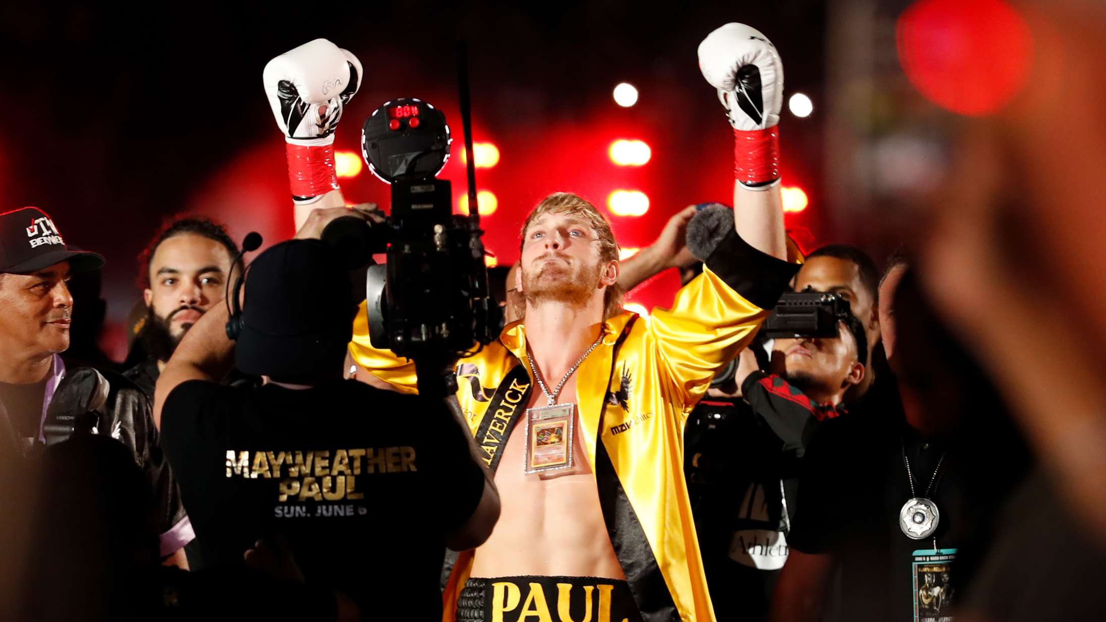 »Det er min talisman«: Derfor bar Logan Paul et Pokémon-kort rundt om halsen inden boksekamp mod Floyd Mayweather