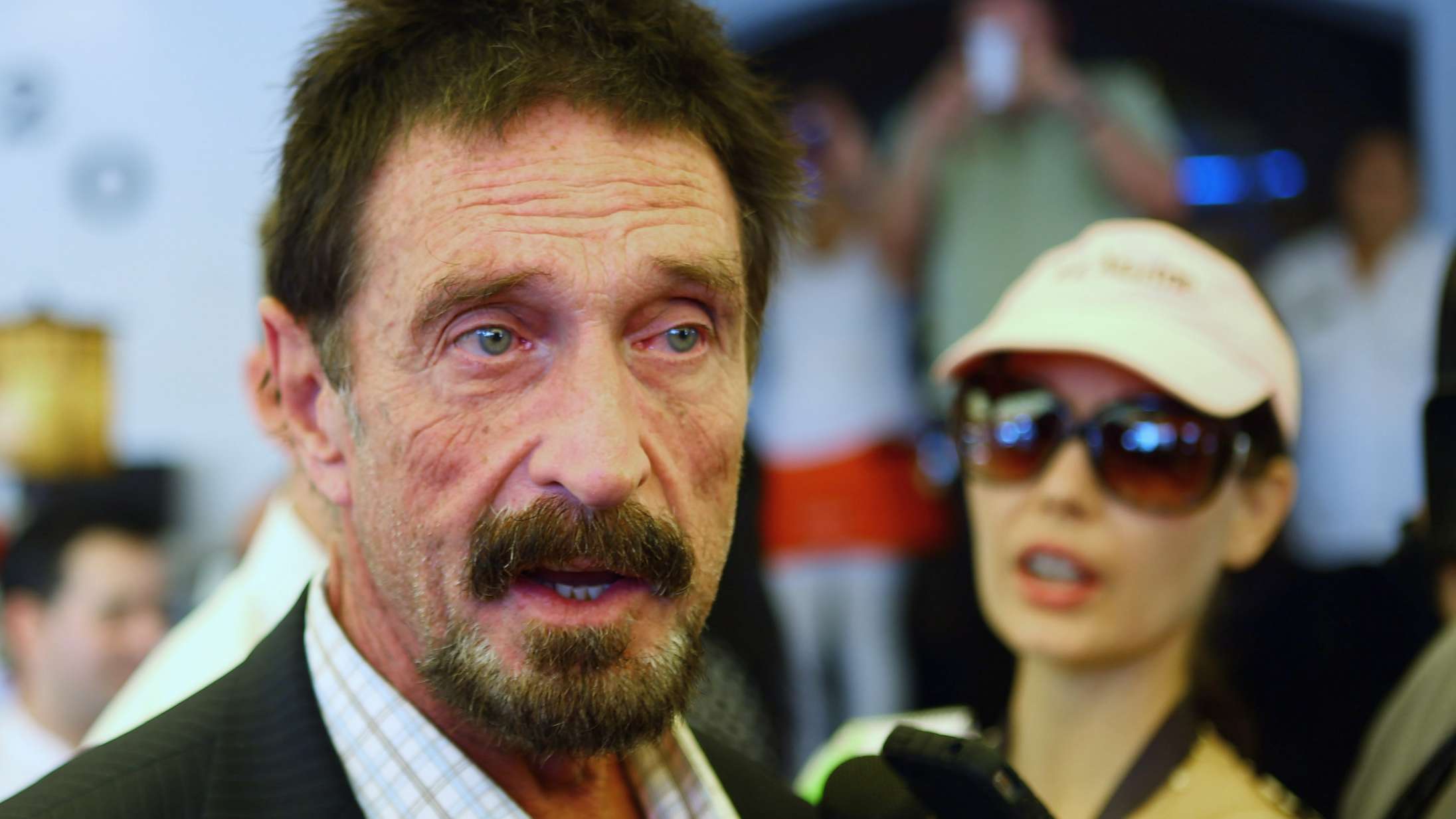 Berygtet antivirus-konge og krypto-fortaler John McAfee fundet død i fængselscelle efter formodet selvmord
