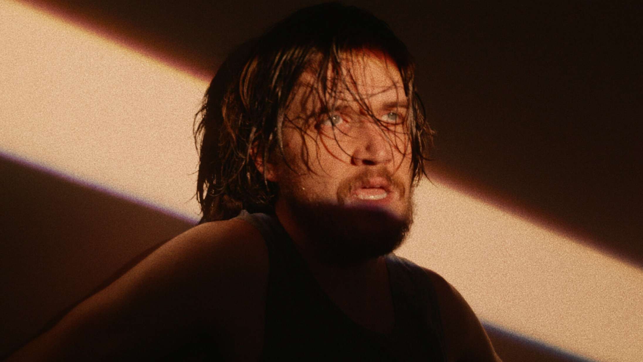 Bo Burnhams ‘Inside’: Komikerfænomen har skåret et monumentalt Netflix-show ud af corona-året – direkte fra sin lejlighed