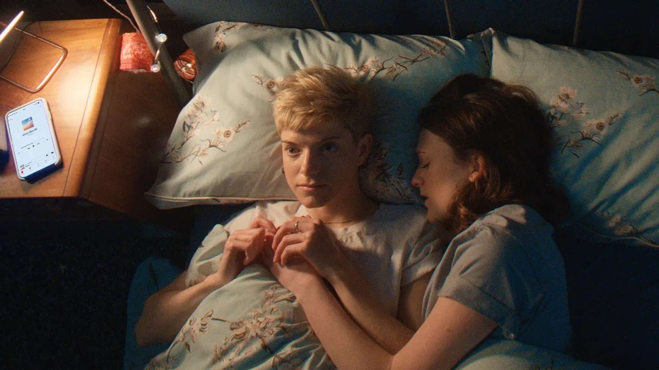 ‘Feel Good’ sæson 2: Queer standupkomiker kæmper med misbrug og kærlighed i opfølger til Netflix-perle