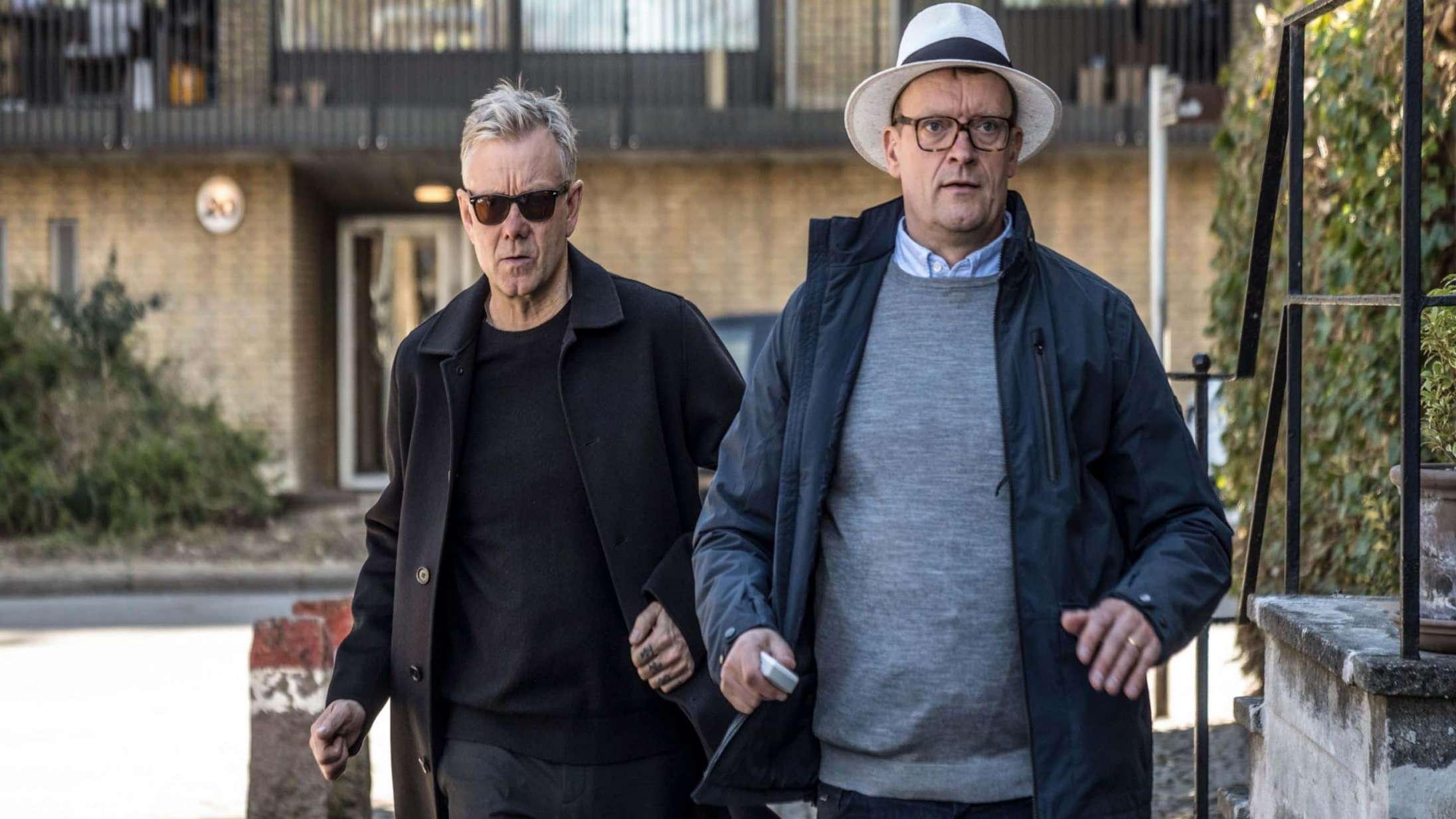 ’Klovn’ sæson 8: Tryg gensynsglæde trumfer sprængfarlig satire i nye afsnit med Casper og Frank