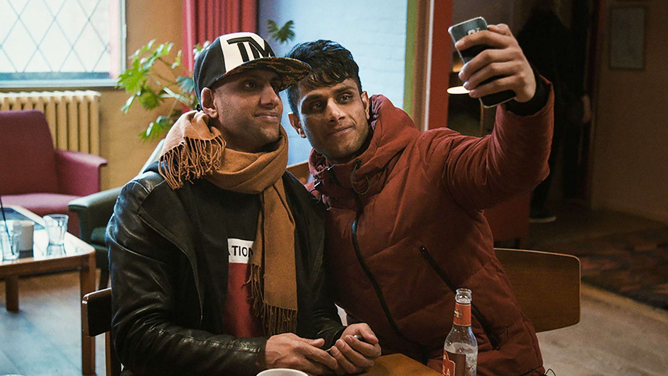 ‘Min bror, mit hjem’: En vigtig dansk dokumentar om et af tidens største politiske emner