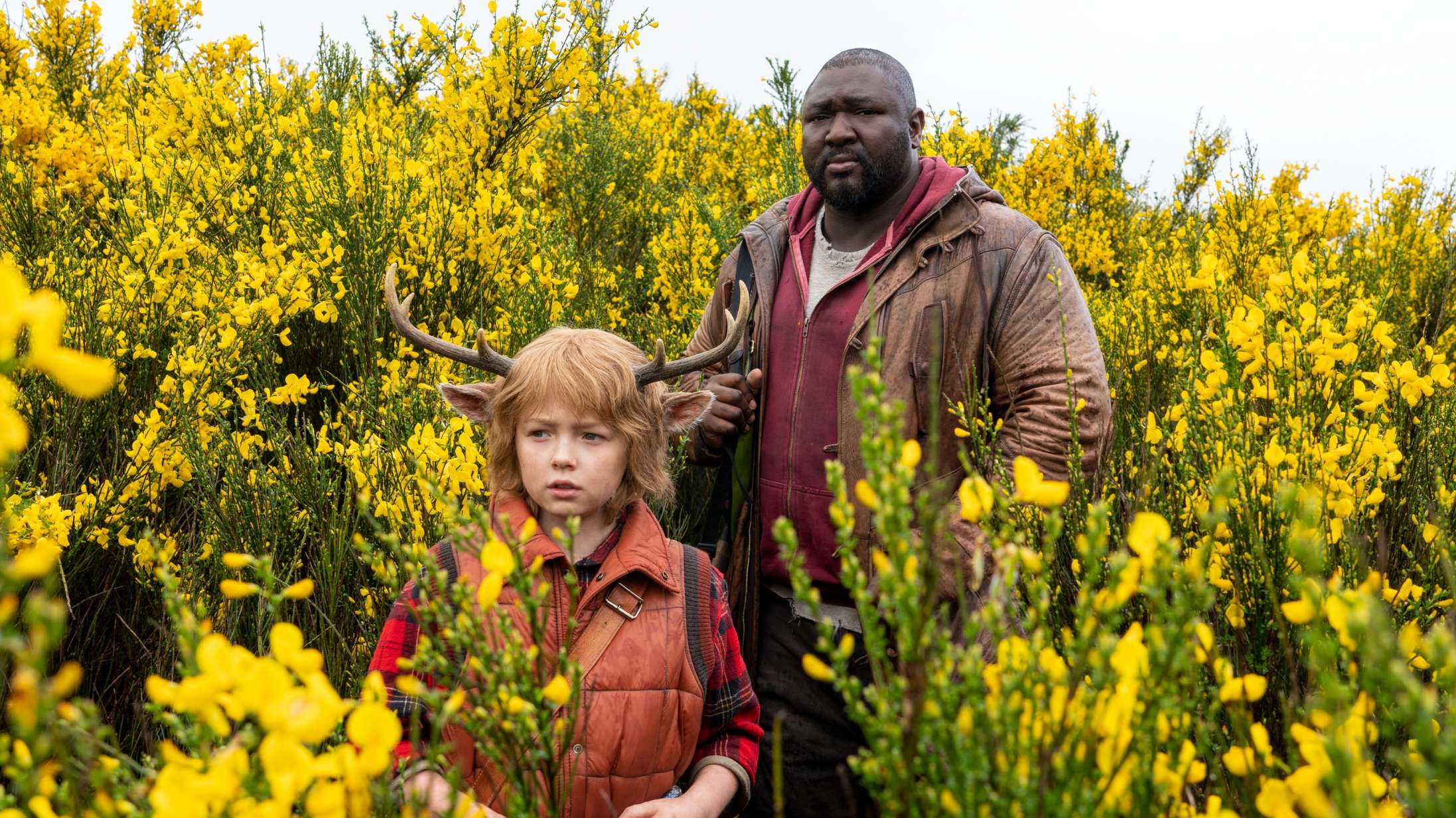 Halvårets største skuespillergennembrud: Fra bjørnen i ‘Sweet Tooth’ til knaldperlen i ‘It’s a Sin’