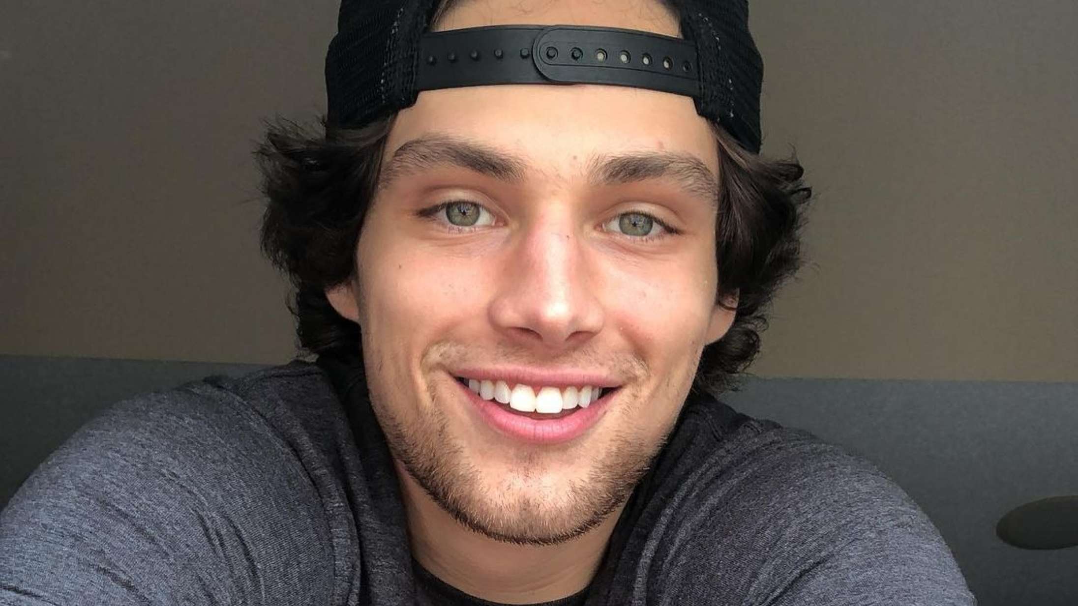 Ung fyr hitter på TikTok med 80’er-inspirerede thirst traps til midaldrende kvinder