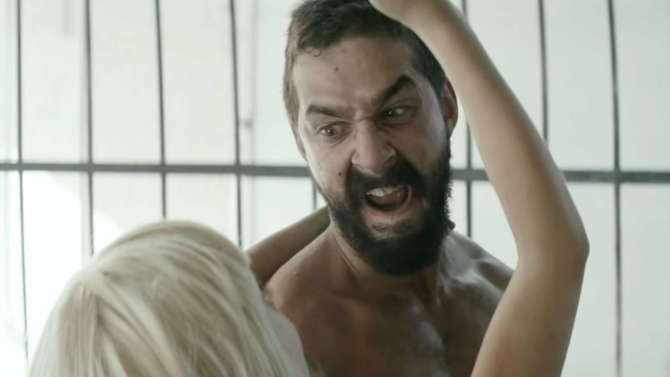 De kontroversielle musikvideoer: Sia lukkede halvnøgne Shia LaBeouf og Maddie Ziegler inde i et bur, og Twitter-helvede brød løs