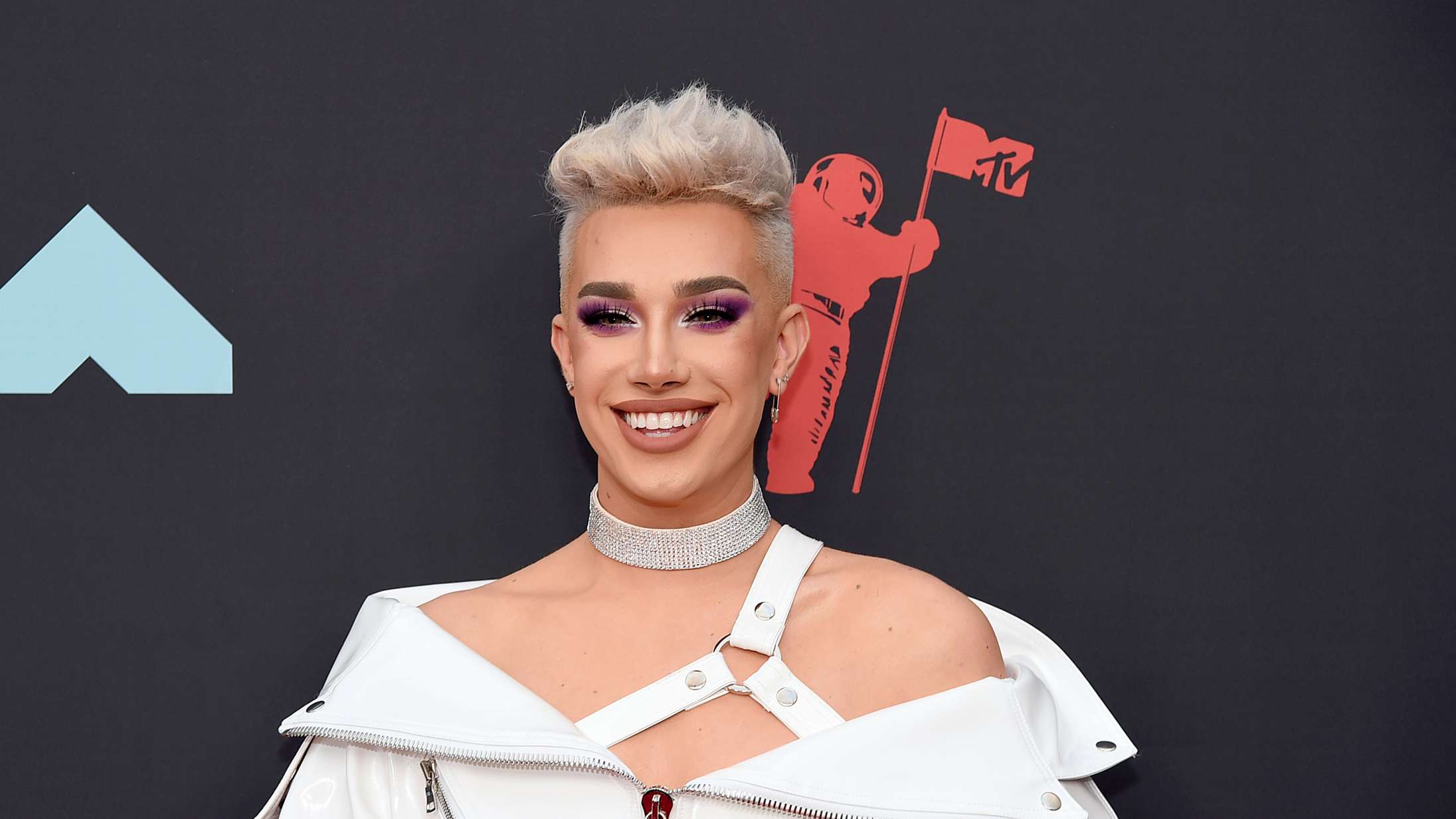 YouTube-stjerne gør comeback efter sexting-skandale med mindreårige