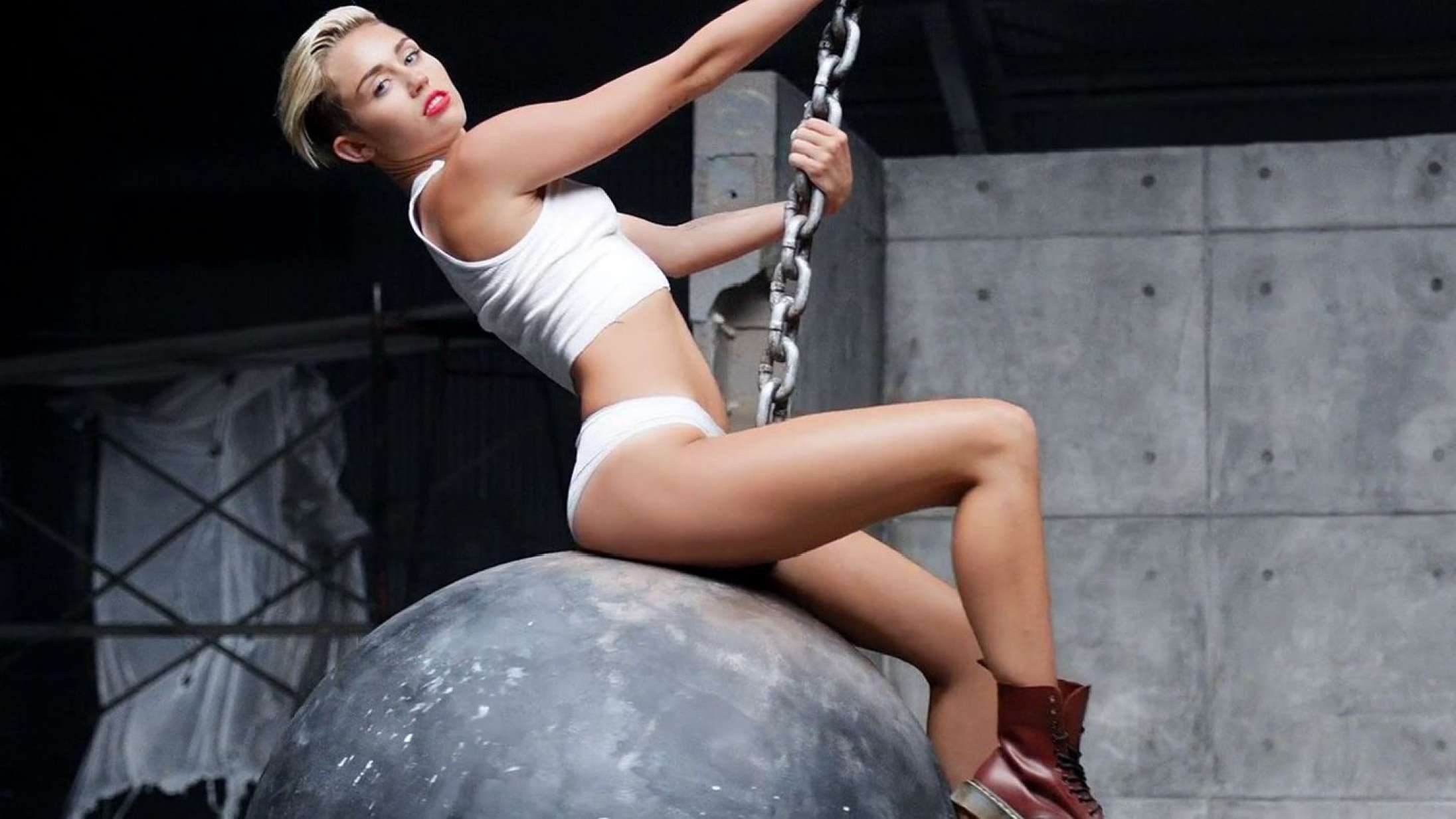Miley Cyrus kommenterer sin ‘Wrecking Ball’-fejde med Sinead O’Connor: »Jeg havde ingen idé om hendes skrøbelige mentale tilstand«