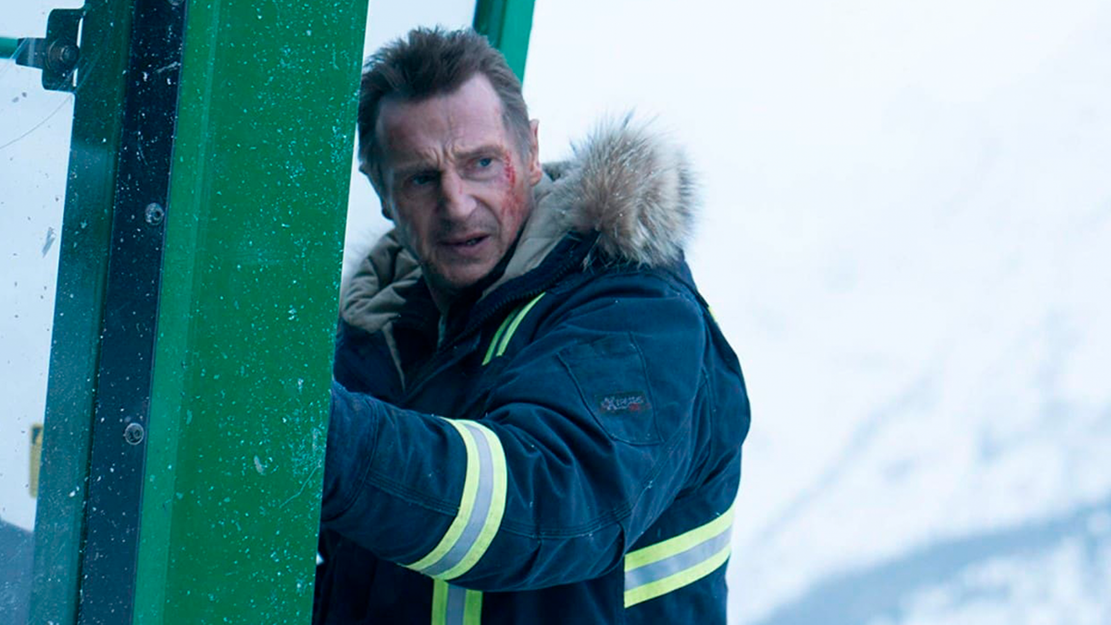 ’The Ice Road’: Liam Neesons trucker trækker på skuldrene hele vejen til banken