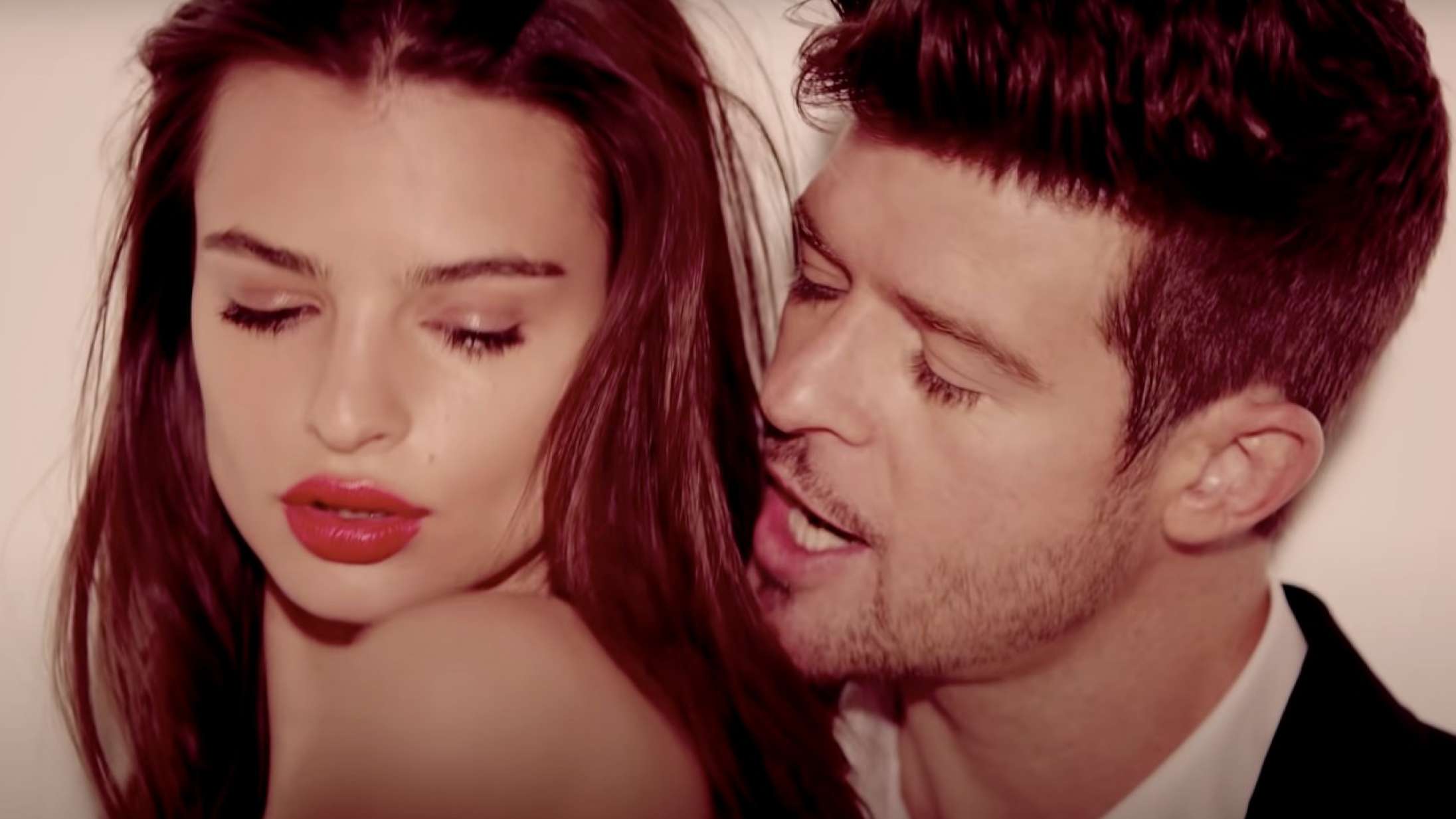 De kontroversielle musikvideoer: Med bare bryster, et Pharrell-beat og utøjlet big dick-energi skabte Robin Thicke årtiets mest udskældte musikvideo