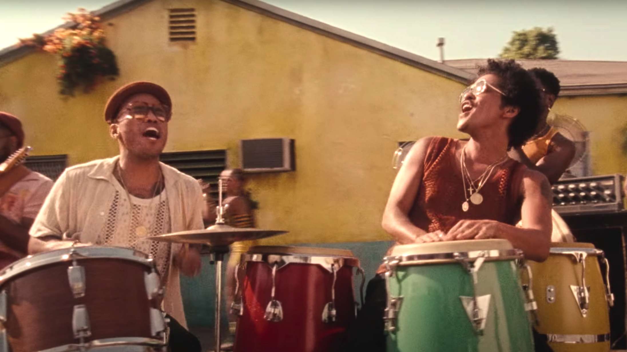 Anderson .Paak og Bruno Mars deler ny single fra fællesprojektet Silk Sonic – se musikvideoen til ‘Skate’