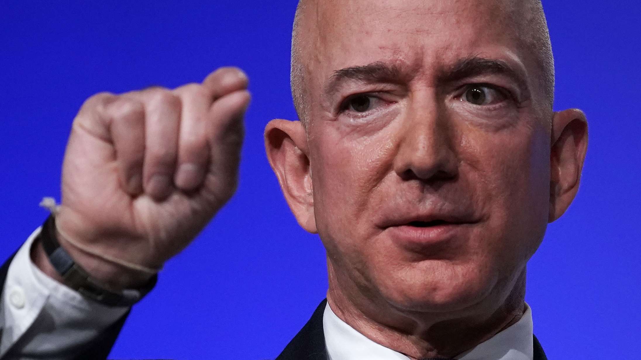 Nu kan du købe Jeff Bezos’ penis-lignende raket i miniformat