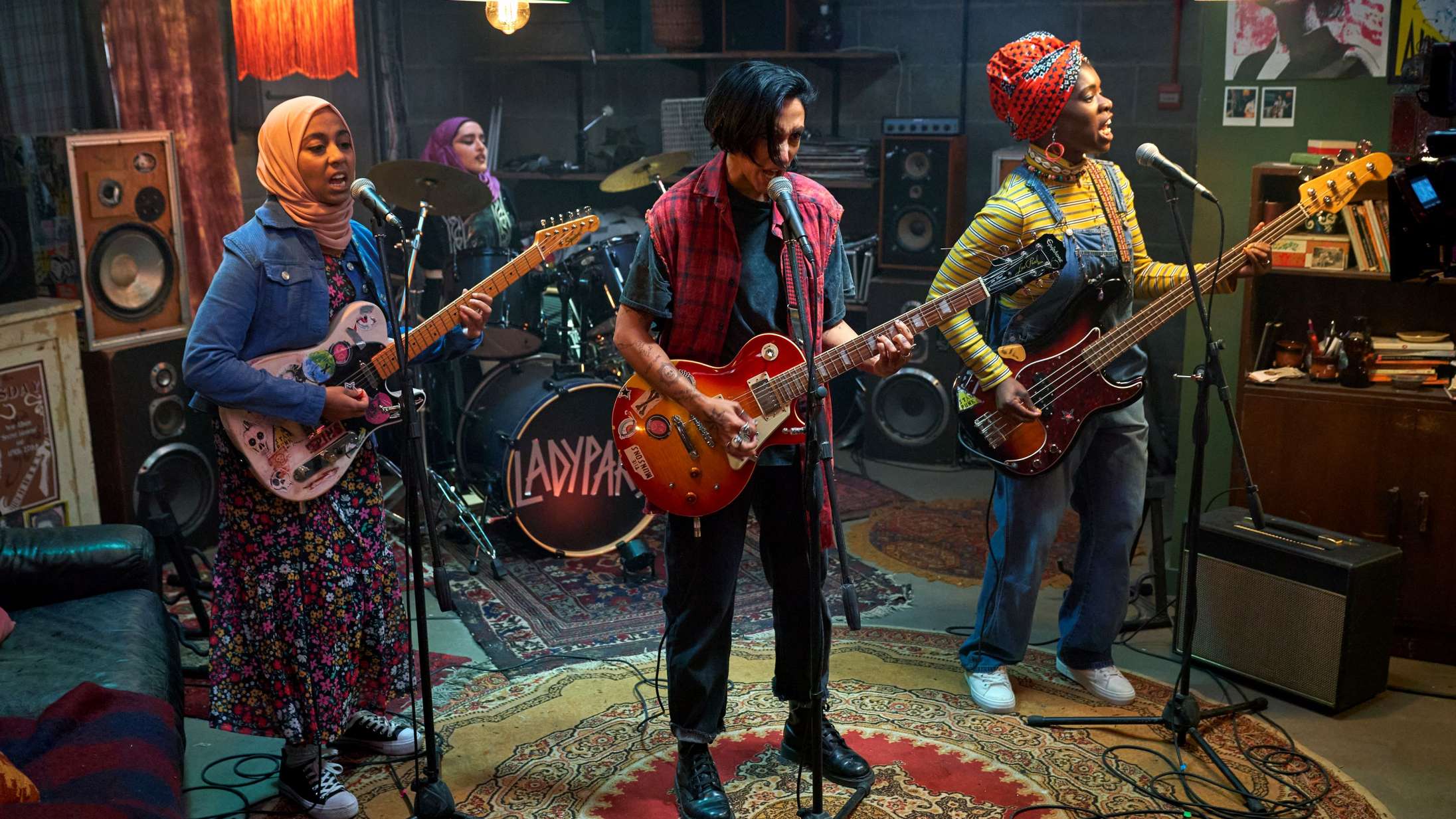 ’We Are Lady Parts’: Sjov og charmerende serie blænder op for dit nye muslimske Harry Potter-elskende femipunkband