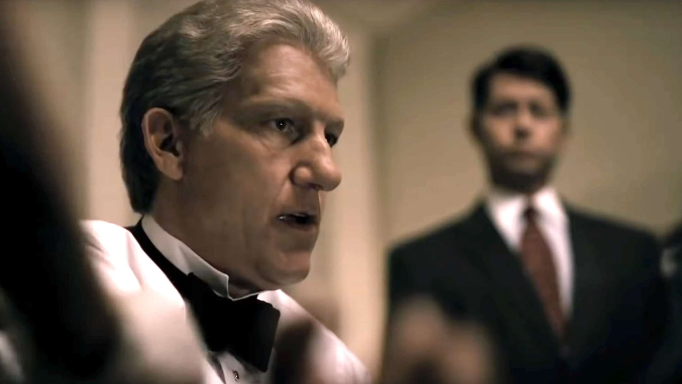 ‘American Crime Story: Impeachment’ tager sig af Bill Clintons sexskandale – se traileren med Clive Owen og Beanie Feldstein