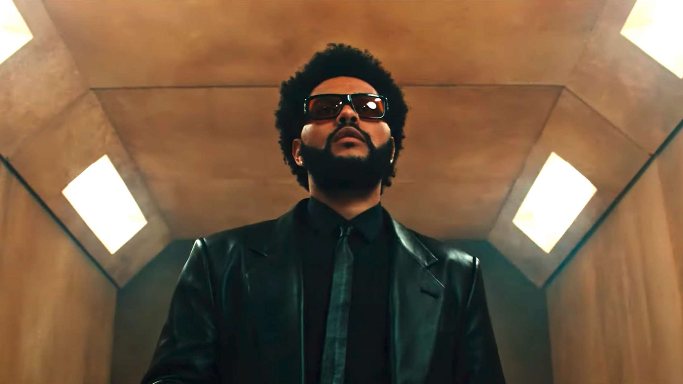 The Weeknd sparker ny fase i gang med den pulserende single ‘Take My Breath’ – se musikvideoen