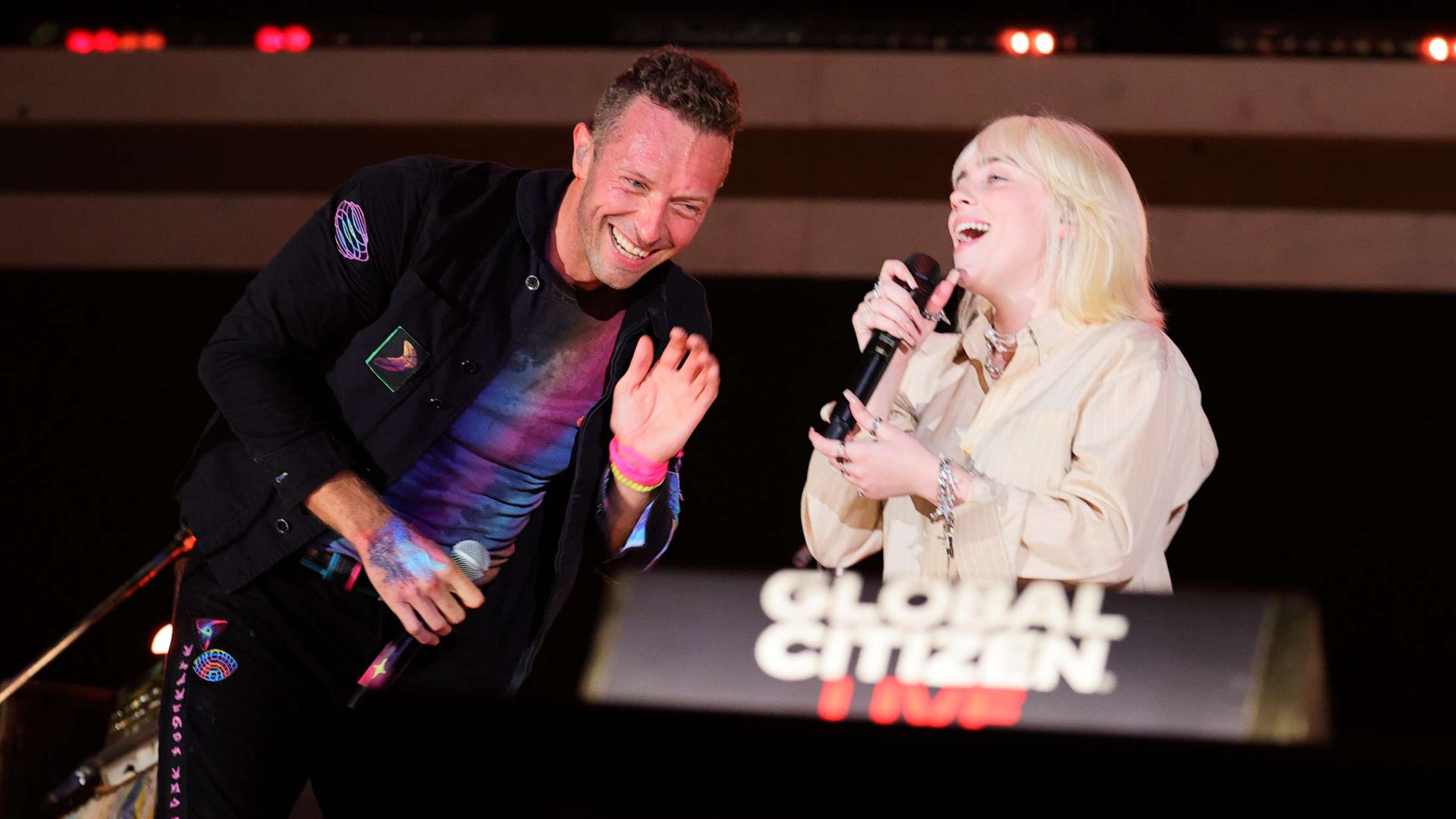 Se Coldplay og Billie Eilish spille ‘Fix You’ sammen i New Yorks Central Park
