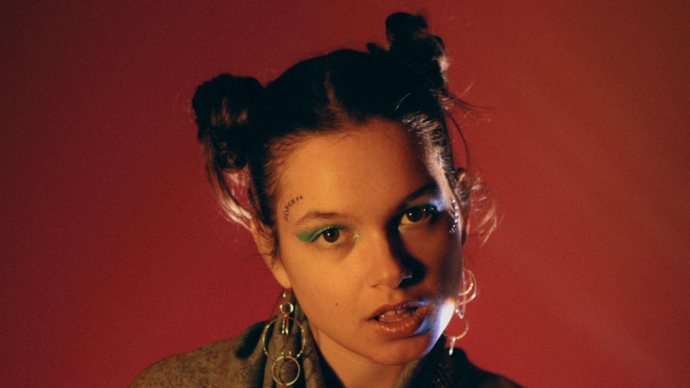 Premiere: Danske Dayyani har ikke brug for dine holdninger eller dine penge, det her er ‘My Shit’