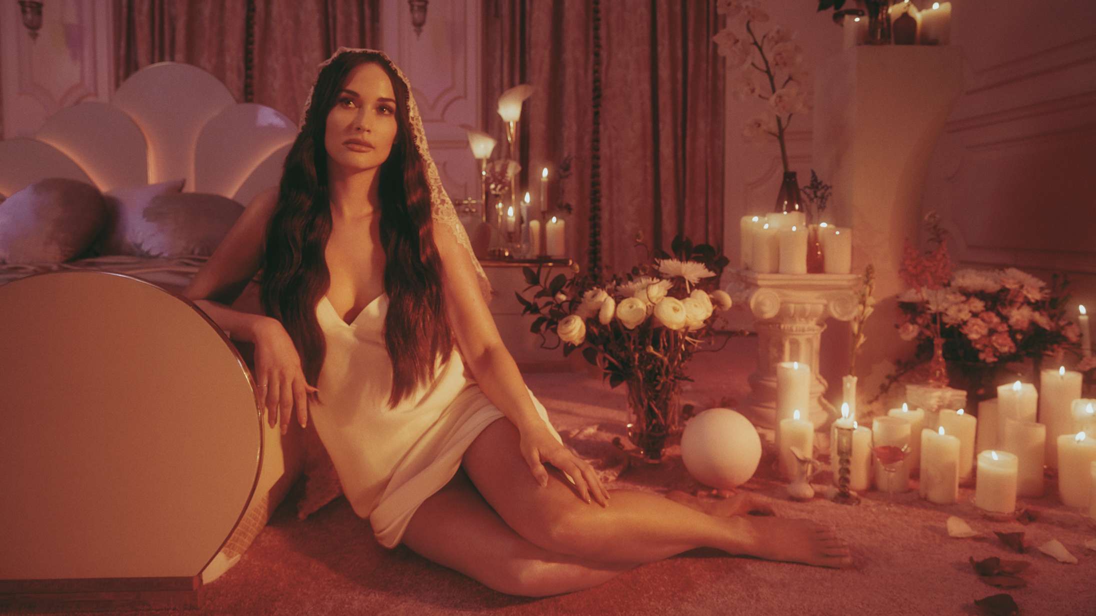 ‘Star-Crossed’: Kacey Musgraves tackler livskrise med letbenet pophåndværk på paradoksalt skilsmissealbum