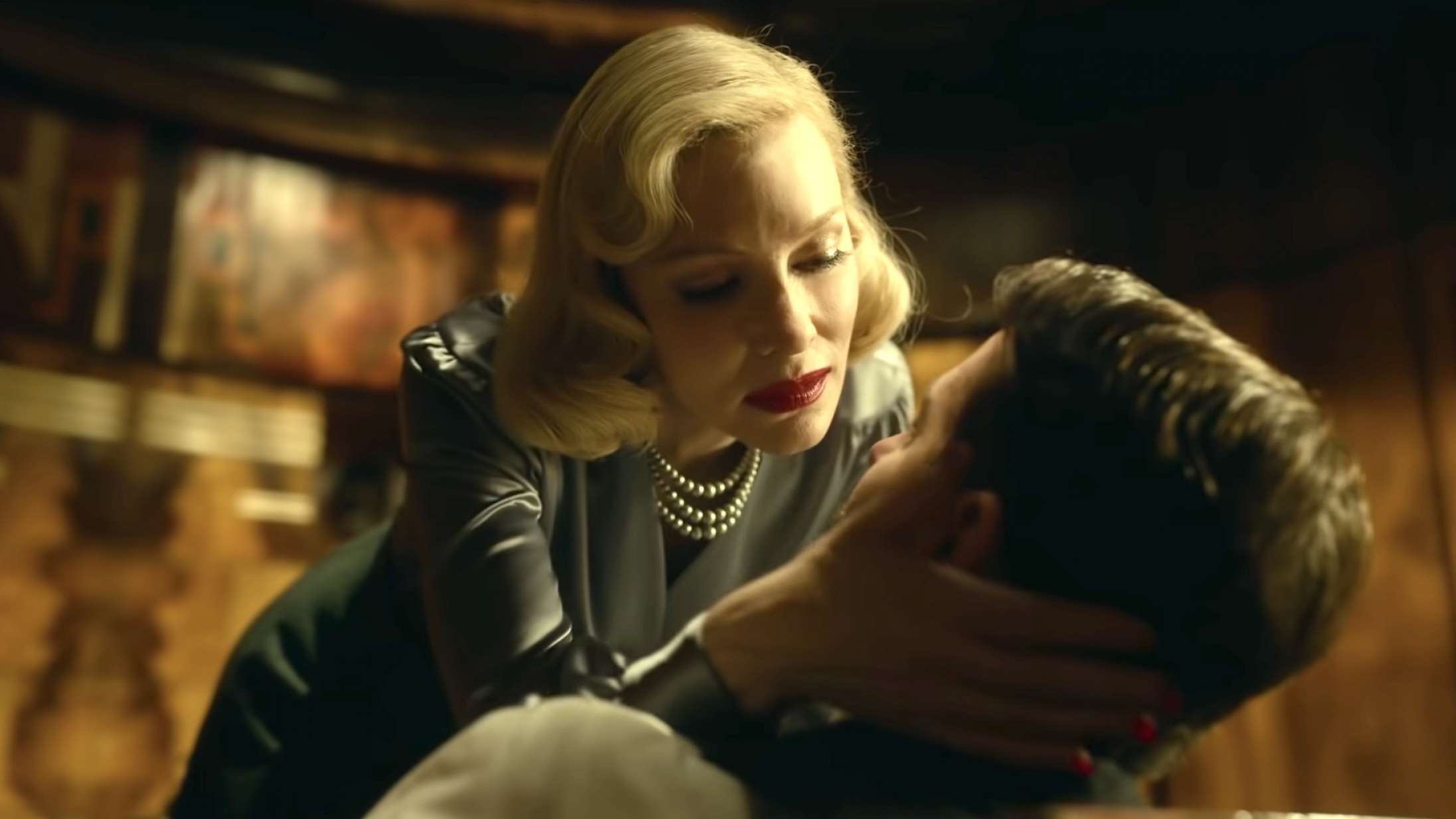 Oscar-vinderen Guillermo del Toro er tilbage med stjernespækket krimi – se første trailer til ‘Nightmare Alley’