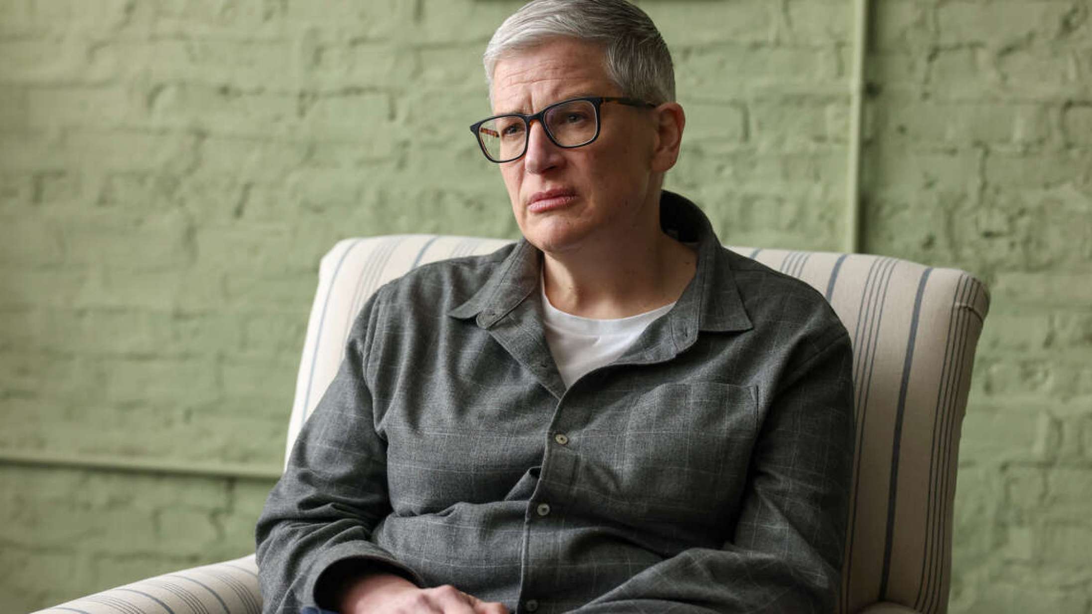 ‘Work in Progress’ sæson 2: Selvironisk komedieserie gør op med 90’ernes humor