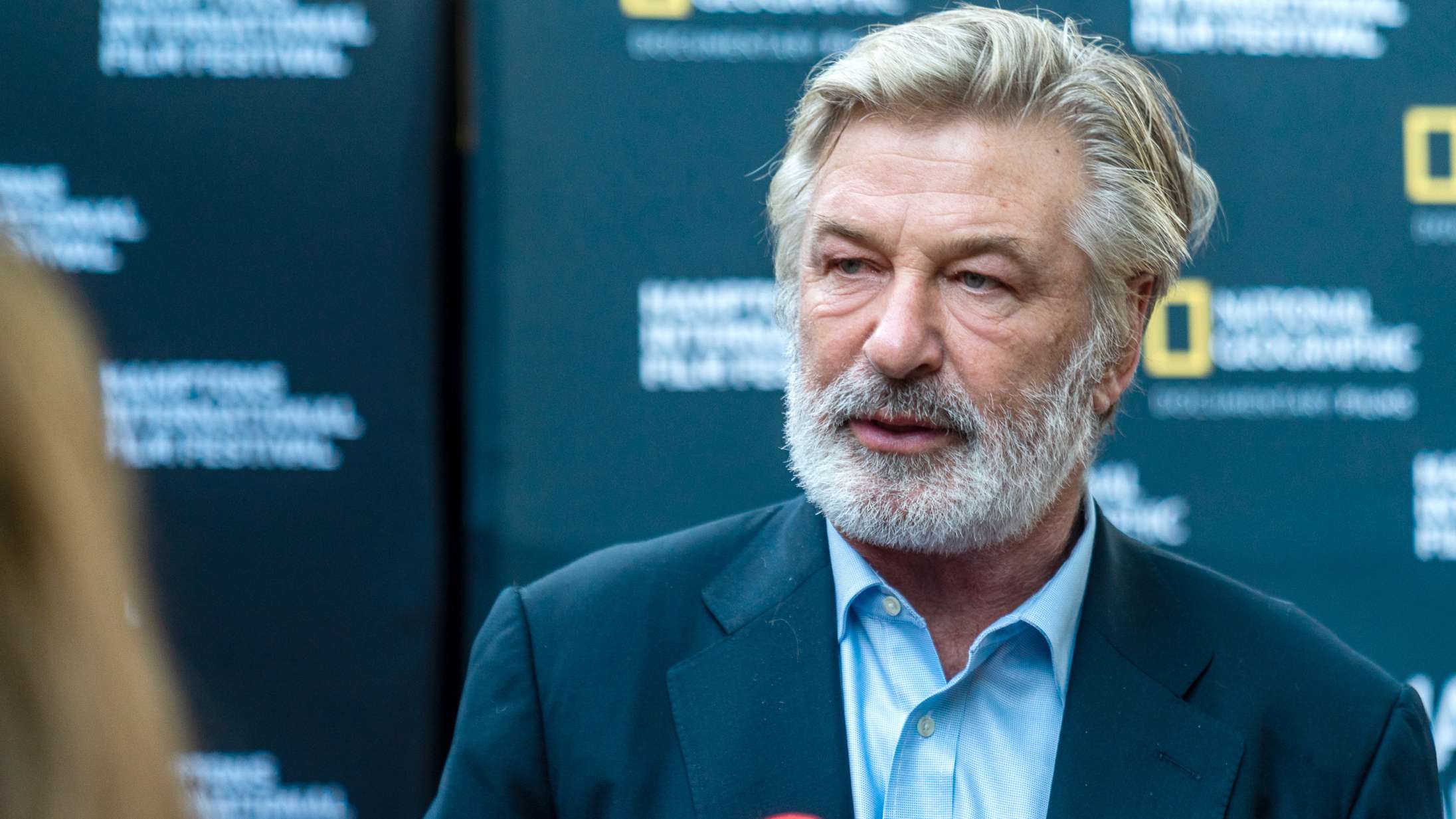 Alec Baldwin slår tilbage mod anklager om usikkert ‘Rust’-set