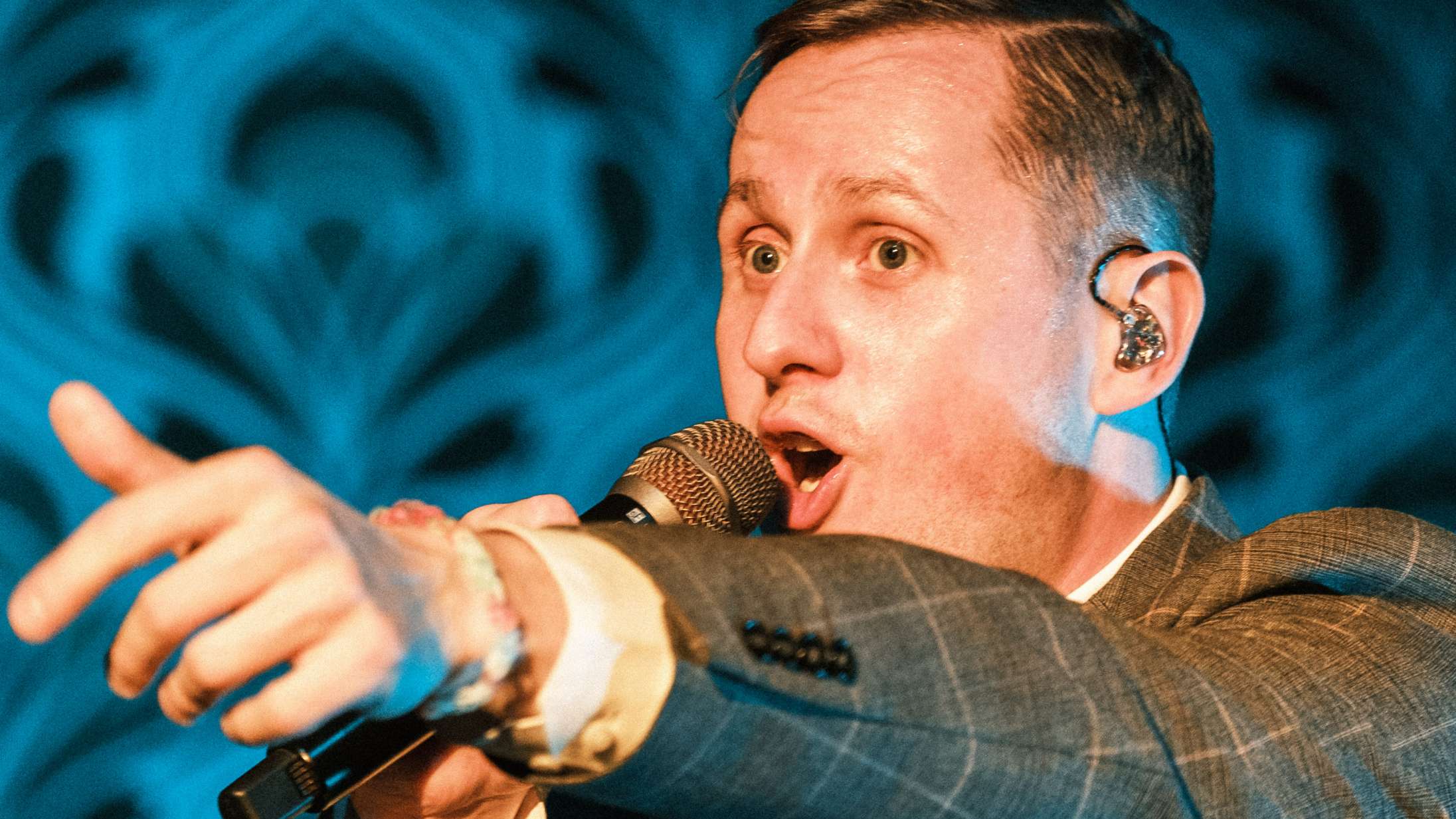 Sådan så det ud, da Benjamin Hav på krykker og med brækket fod skabte en fest i Store Vega