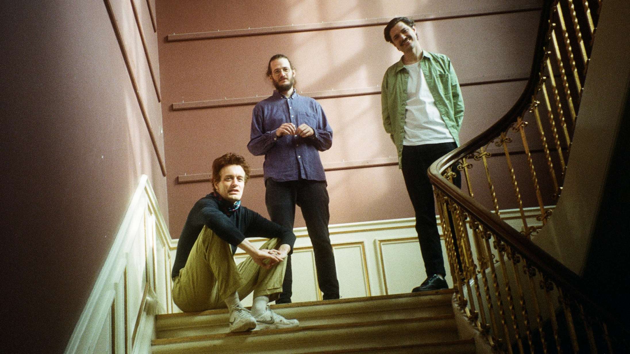 ‘Windflowers’: Efterklangs nye album er som en varm dyne af tryghed, man kan gemme sig væk under