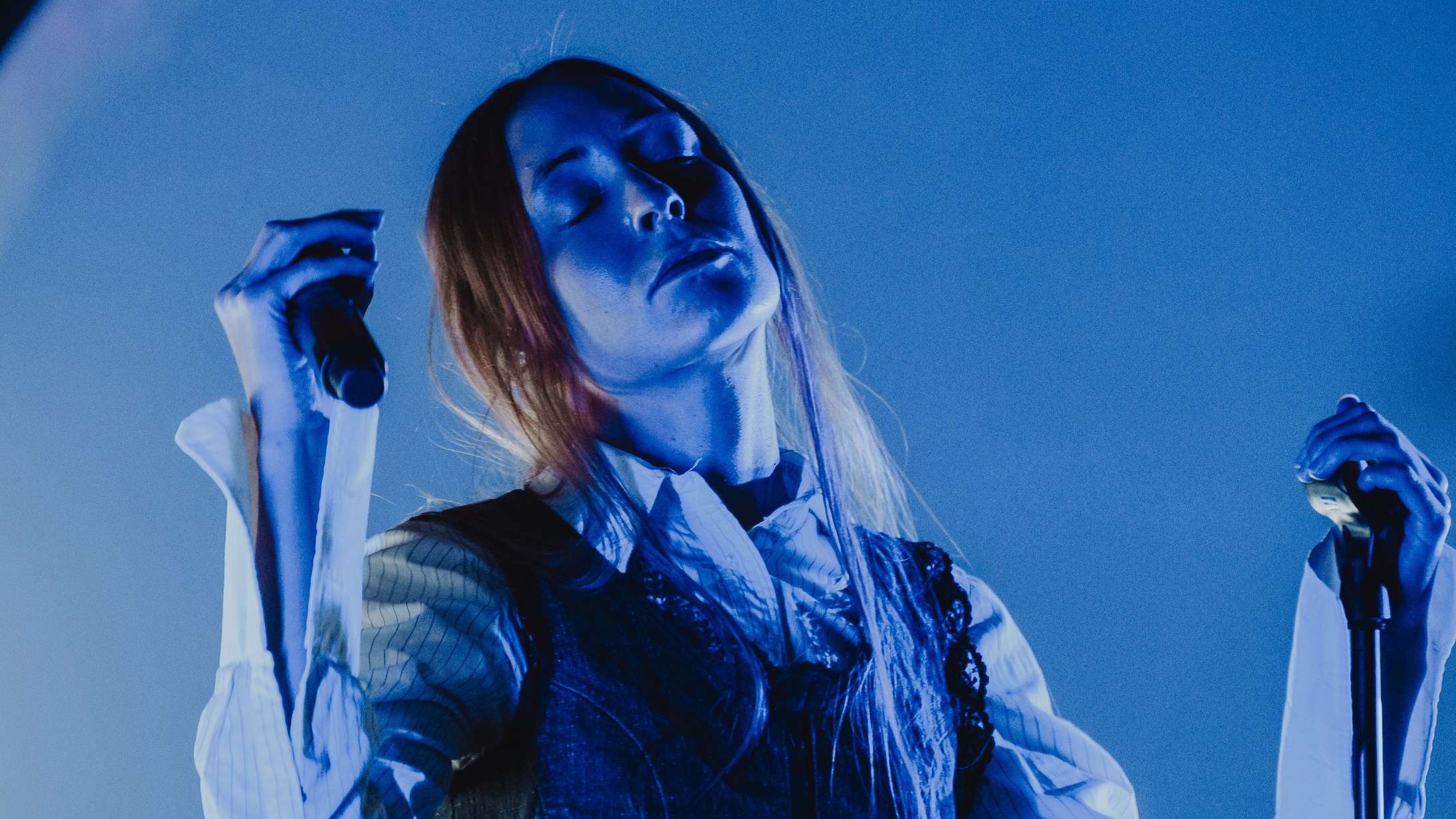 Chinah leverer smuk ballade i video fra Crossover-koncert